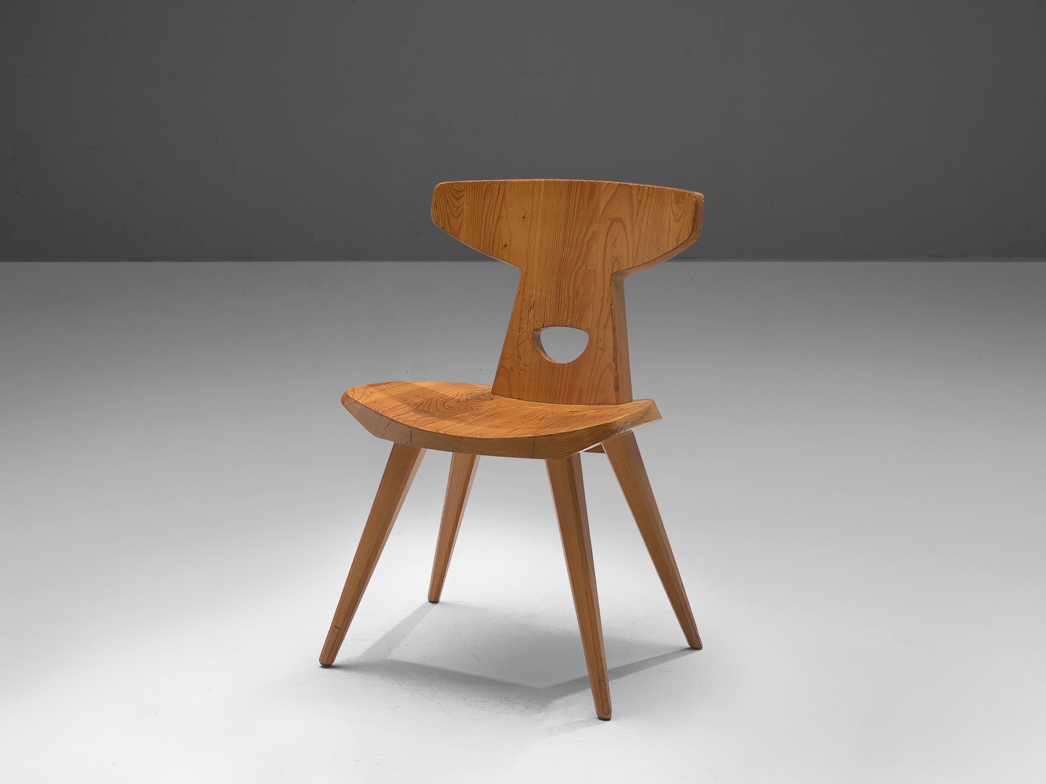 Jacob Kielland-Brandt, dining chair, solid pine, Denmark, 1960s

This remarkable chair holds a strong expression. The backrest has an open look and organically support and optimize the seating comfort. The wood structure has a beautiful grain.