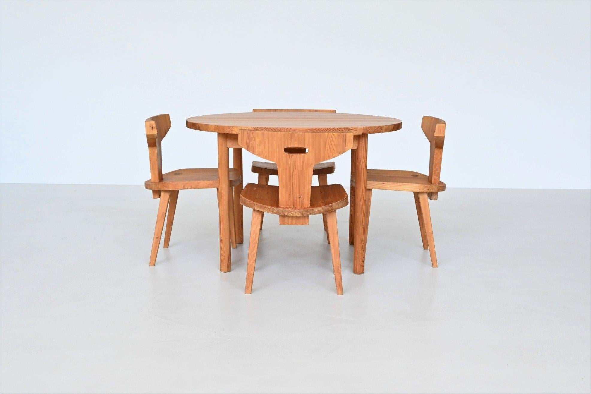 Fantastic shaped dining set designed by Jacob Kielland-Brandt for I. Christiansen, Denmark 1960. The designer won the Cabinetmaker Guild price in Denmark 1960. The set consists of a round dining table including four dining chairs. Super hand-crafted