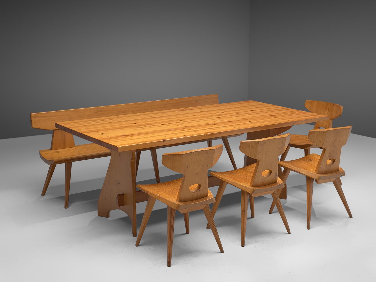 Jacob Kielland-Brandt, dining set, solid pine, Denmark, 1960s.

Wonderful Scandinavian Modern dining room set in solid pine by Jacob Kielland-Brandt. This remarkable set holds a strong expression and this organic shaped design is in well contrast
