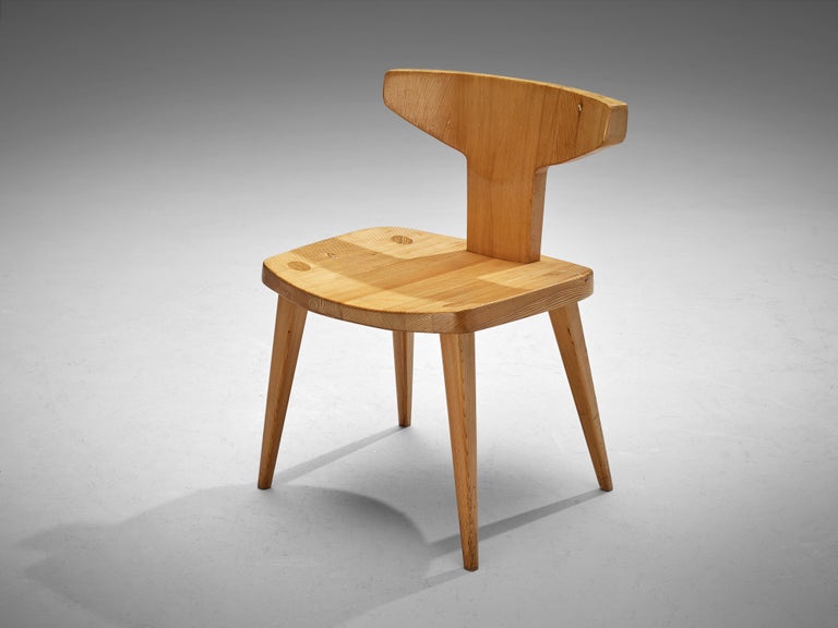 Jacob Kielland-Brandt, chair, solid pine, Denmark, 1960s

This remarkable chair designed by Jacob Kielland-Brandt holds a strong expression. The backrest has an organically shaped support that guarantees a comfortable seet. The pine wooden structure