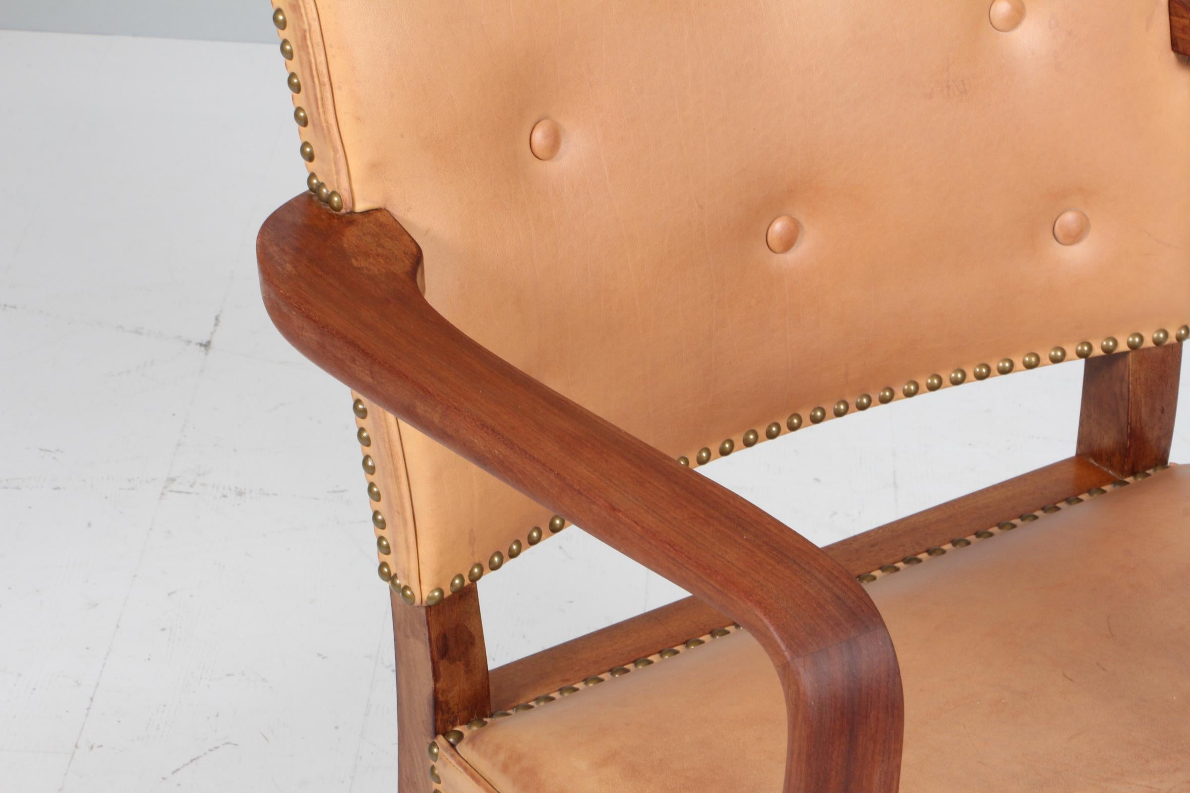 Jacob Kjær.  Sessel mit Original-Leder (Dänisch) im Angebot