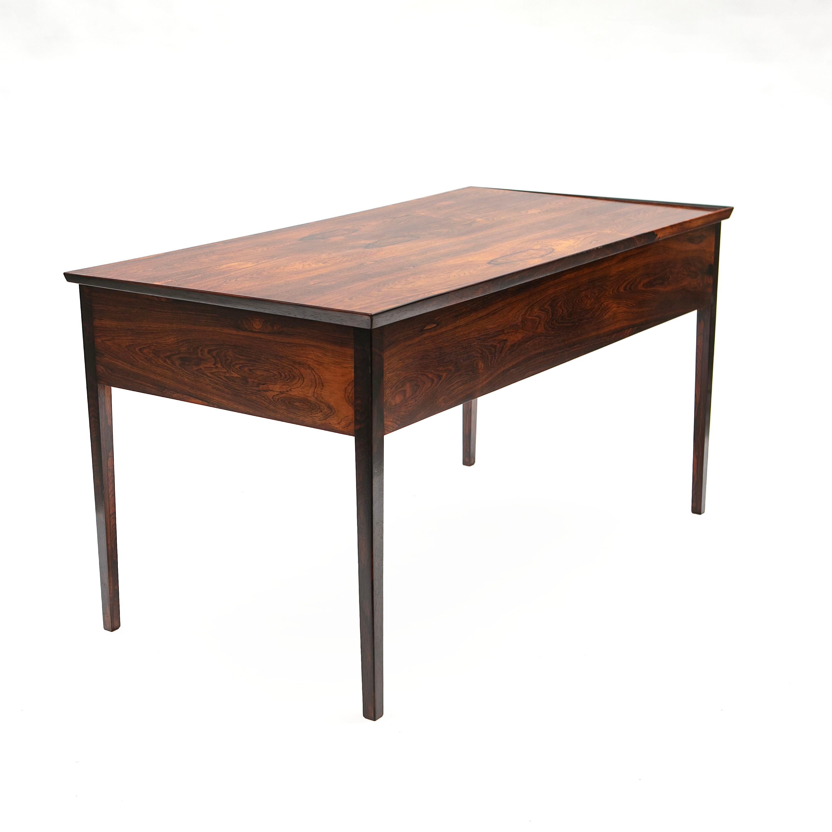 Jacob Kjær Mid Century Rio Rosewood Free Standing Writing Desk In Good Condition For Sale In Kastrup, DK
