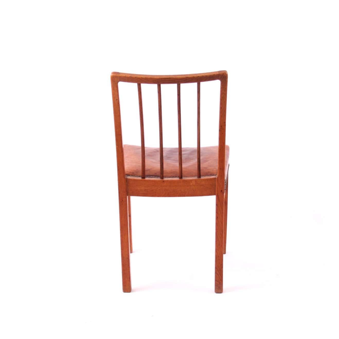 20th Century Jacob Kjaer set of 6 dining chairs Oak and original Niger leather, 1930's For Sale