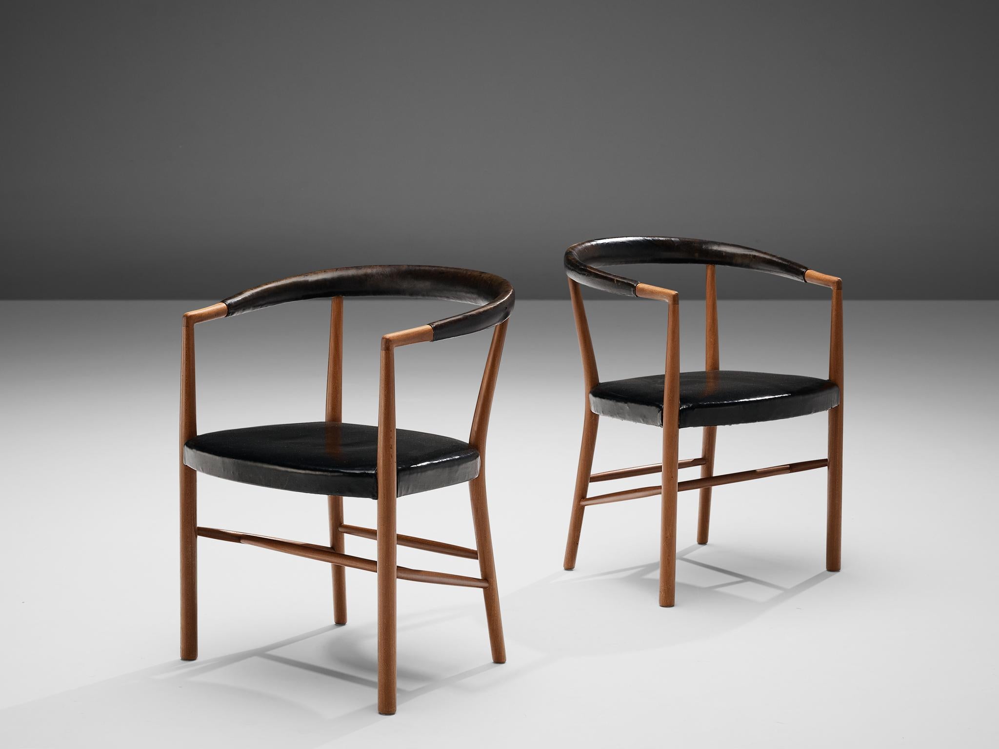 Jabob Kjær for Jacob Kjær Møbelhaandværk, 'UN' armchairs model 'B37', original black leather, mahogany, Denmark, design 1949, manufactured 1957

Stunning pair of 'UN' chairs by Jacob Kjær manufactured in 1957. The Danish designer Jacob Kjær was