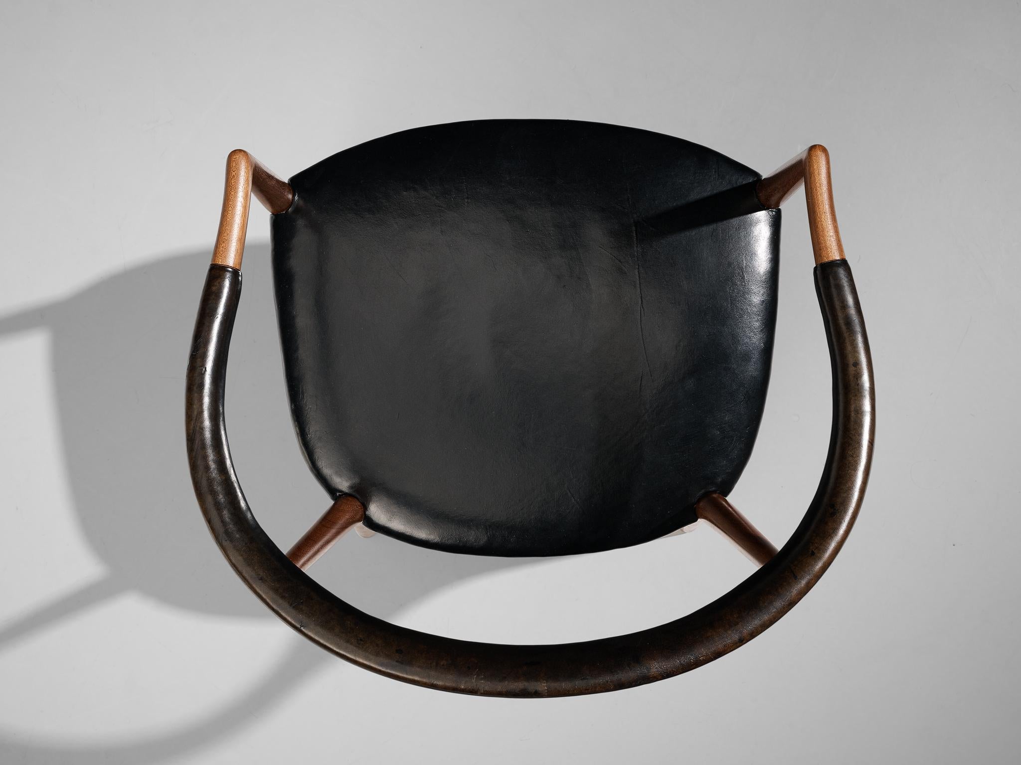 Jacob Kjær 'UN' Armchairs with Original Black Leather and Mahogany  For Sale 3
