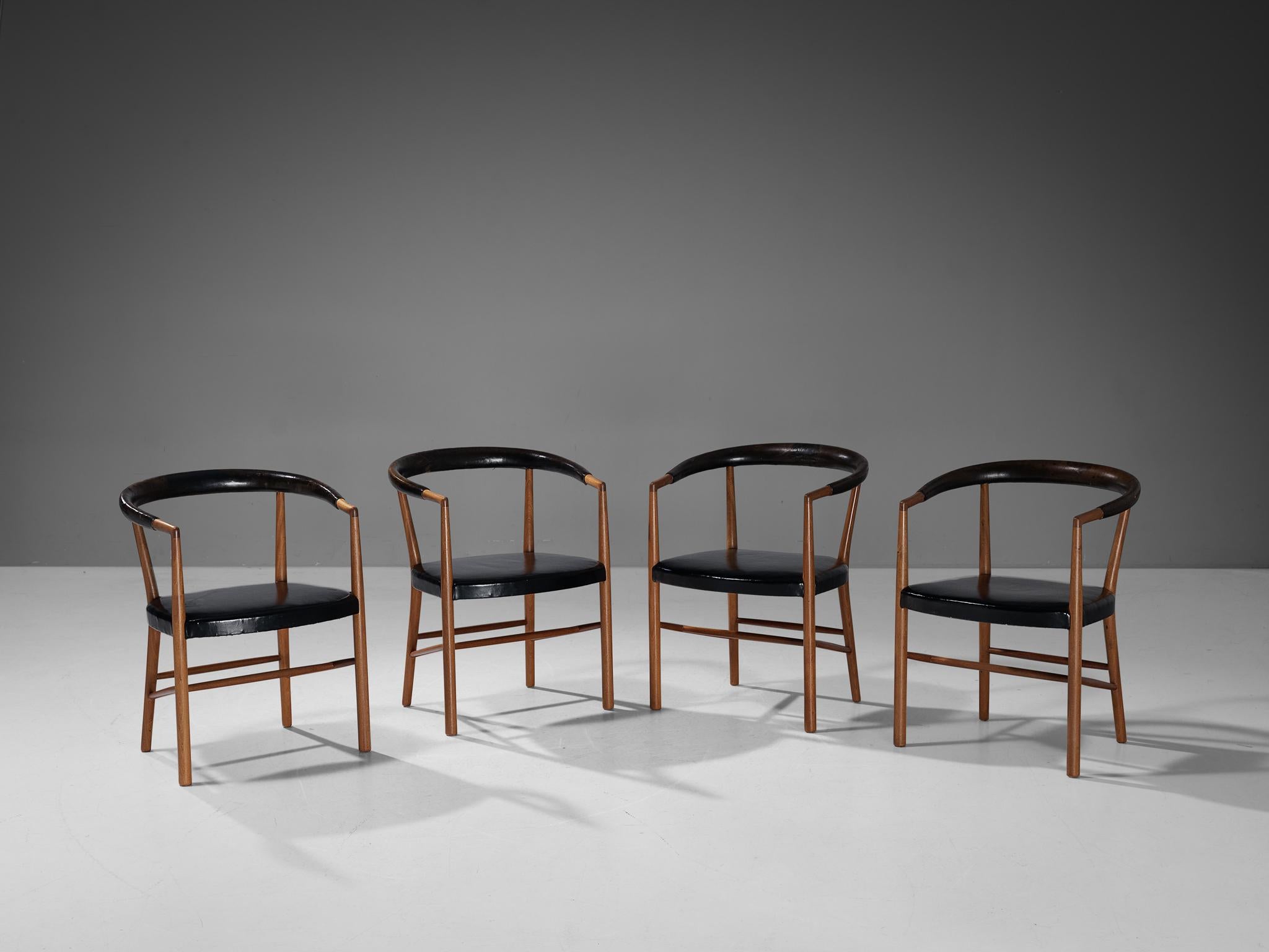 Jabob Kjær for Jacob Kjær Møbelhaandværk, set of four 'UN' armchairs model 'B37', original black leather, mahogany, Denmark, design 1949, manufactured 1957

Stunning set of 'UN' chairs by Jacob Kjær manufactured in 1957. The Danish designer Jacob