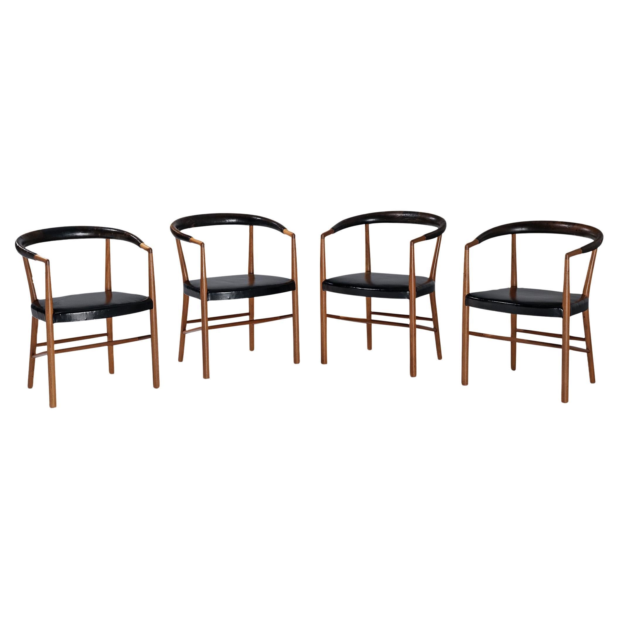 Ensemble de quatre fauteuils Jacob Kjær "UN" avec cuir d'origine  en vente
