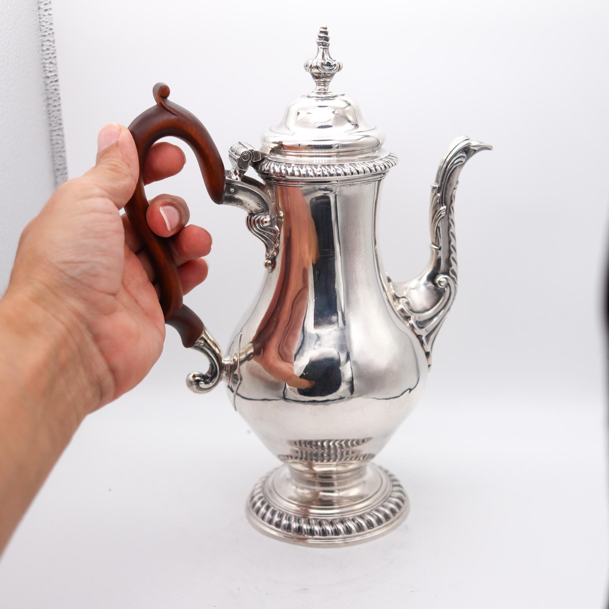 Jacob Marsh 1766 London Coffee Pot In .925 Sterling Silver And Carved Wood For Sale 1
