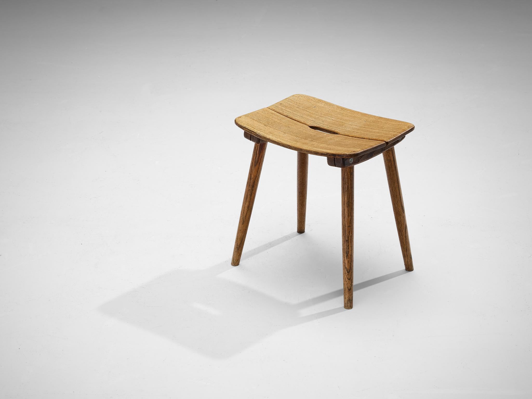 Jacob Müller for Wohnhilfe, stool, ash, Switzerland, production  1945/1960

This stool of Swiss origin is a design by Jacob Müller for Wohnhilfe and was in production from 1945 until 1960. The design is simple yet refined in its construction. The