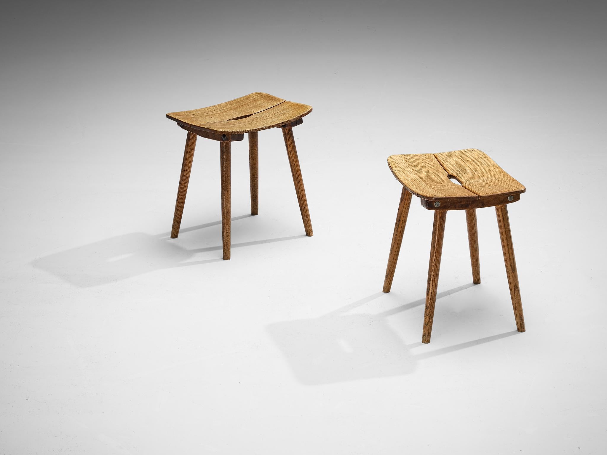 Jacob Müller for Wohnhilfe, stools, ash, Switzerland, production  1945/1960

This stool of Swiss origin is a design by Jacob Müller for Wohnhilfe and was in production from 1945 until 1960. The design is simple yet refined in its construction. The