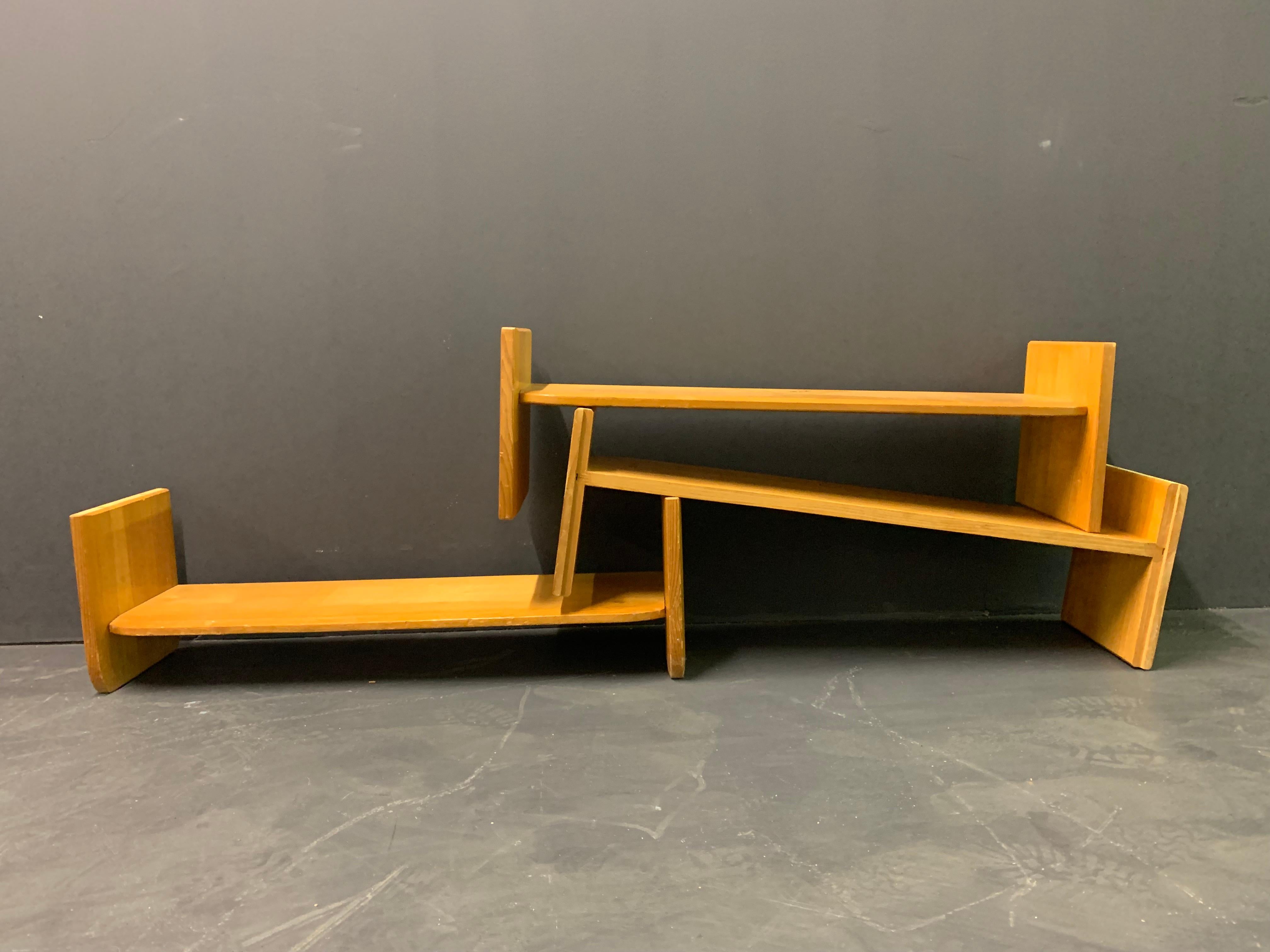 Swiss design pinewood bookshelf designed by Jacob Müller, who along with Max Bill and Willy Guhl, was a leading designer for the Swiss Furniture Group, Wohnhilfe. The shelves can be stacked in two ways to increase the height between the shelves for