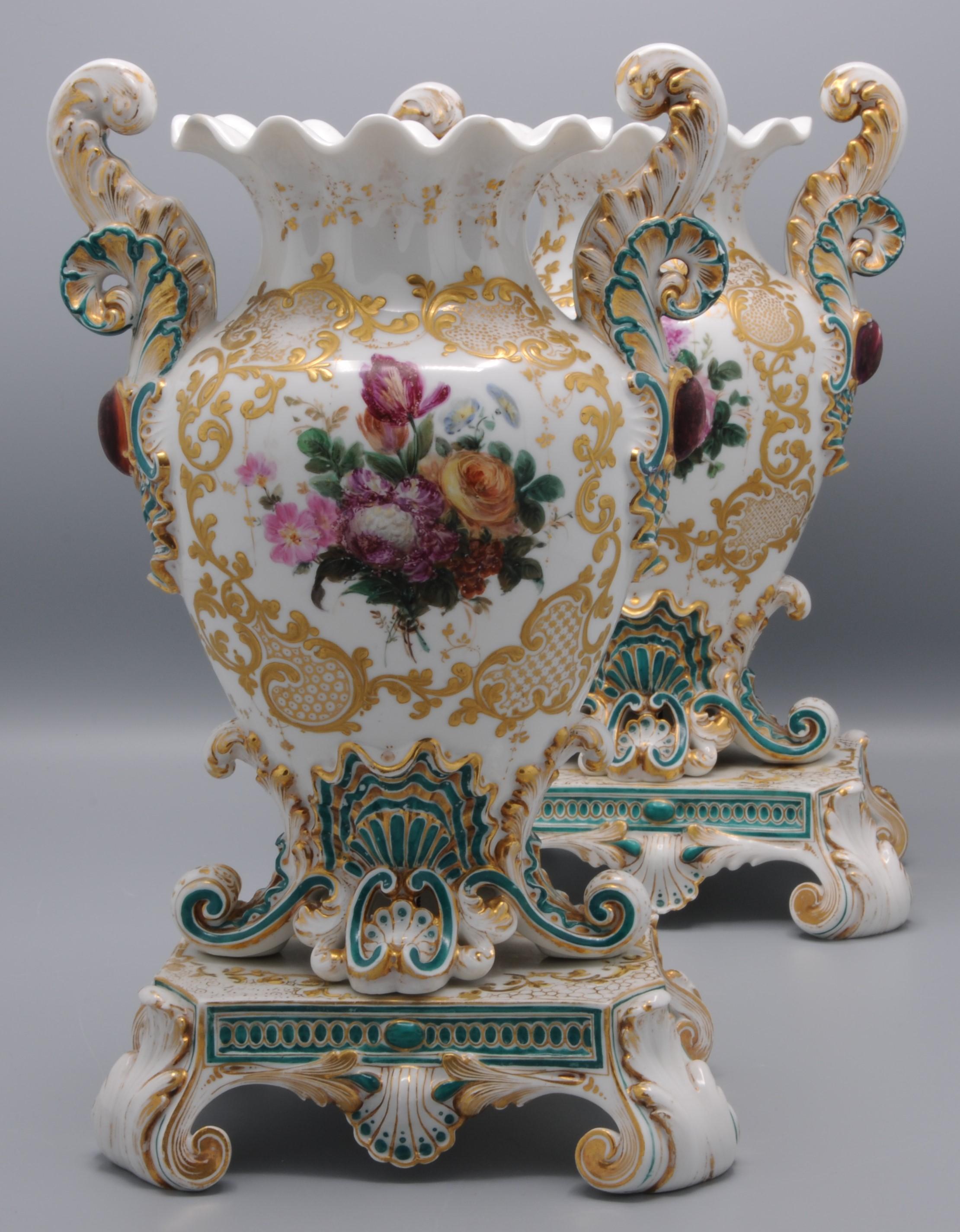 Jacob Petit (1796-1868) - Pair of Rococo Revival Vases In Good Condition For Sale In DELFT, NL