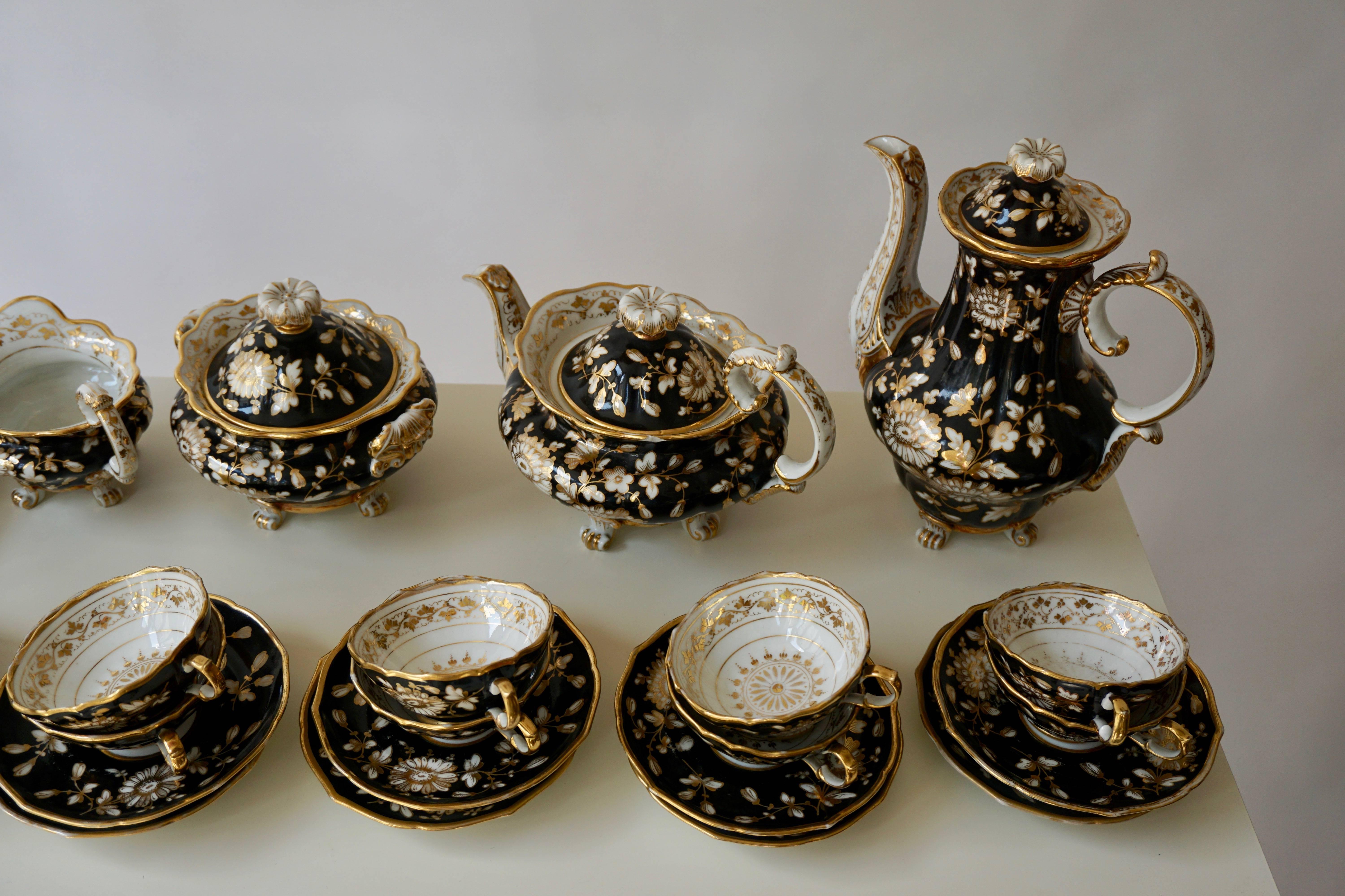 Jacob Petit Paris Gilded Porcelain Tea Service for 12 In Excellent Condition In Antwerp, BE