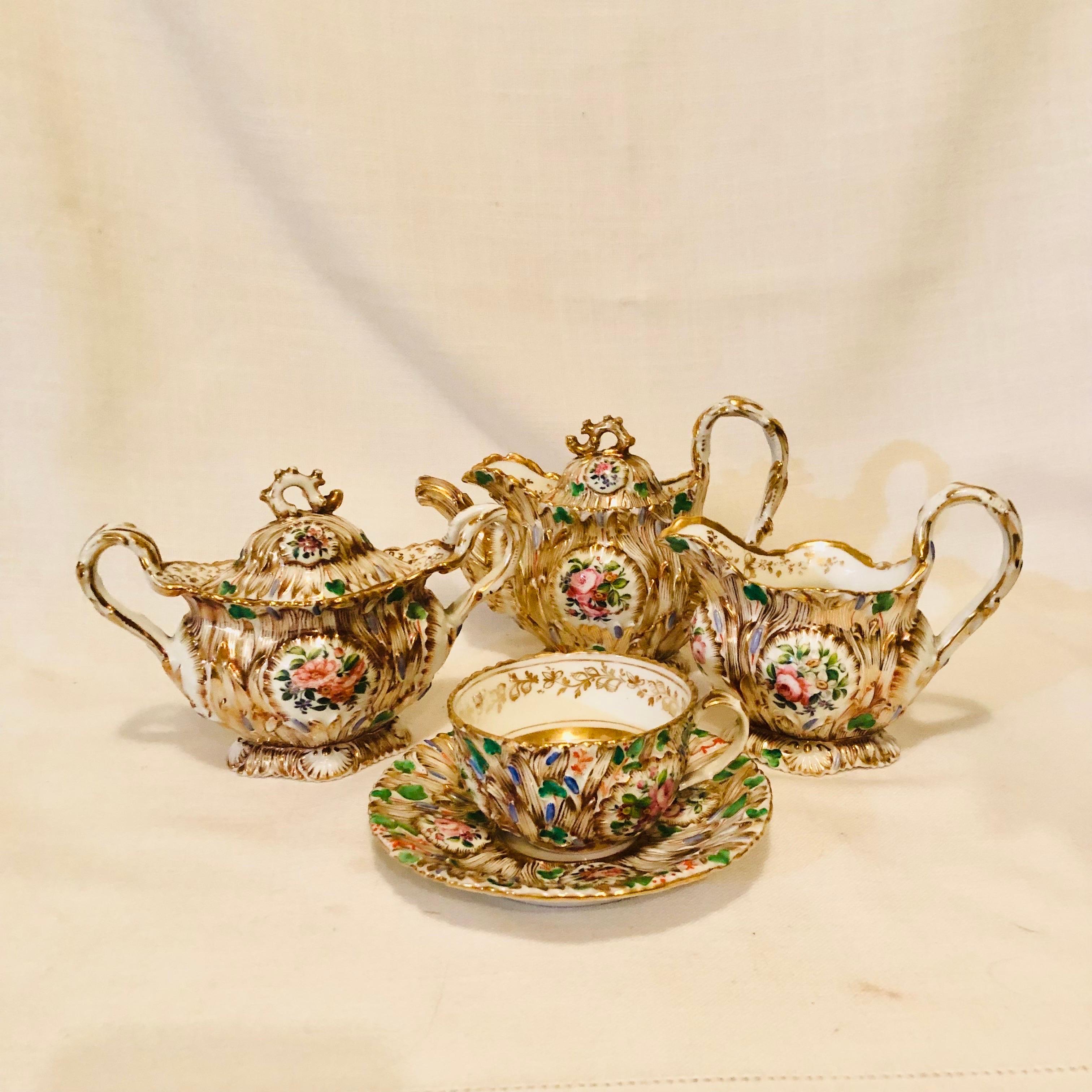 Service à thé en porcelaine Jacob Petit Paris avec décoration rococo dorée et colorée en vente 4