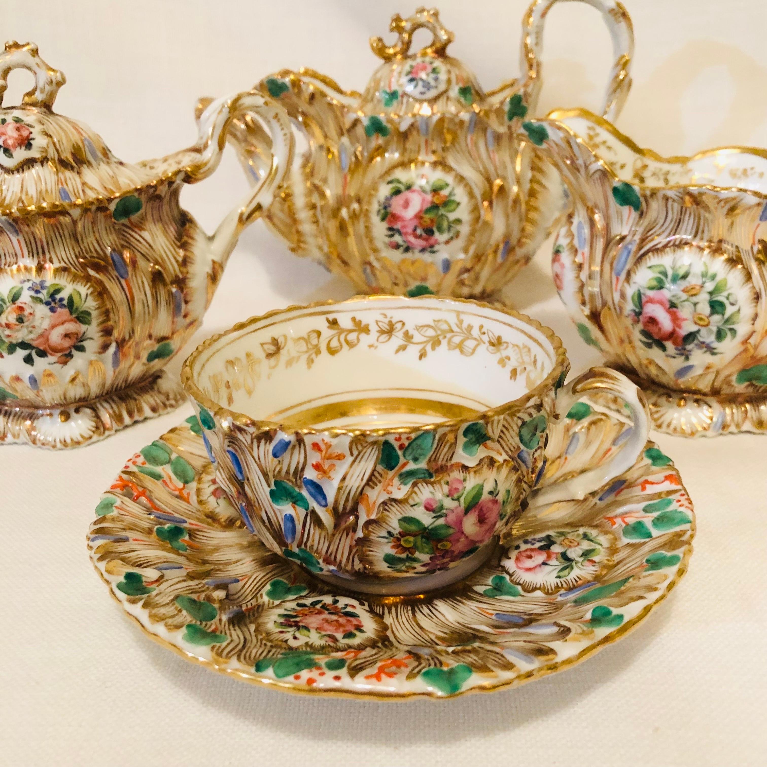 Rococo Service à thé en porcelaine Jacob Petit Paris avec décoration rococo dorée et colorée en vente