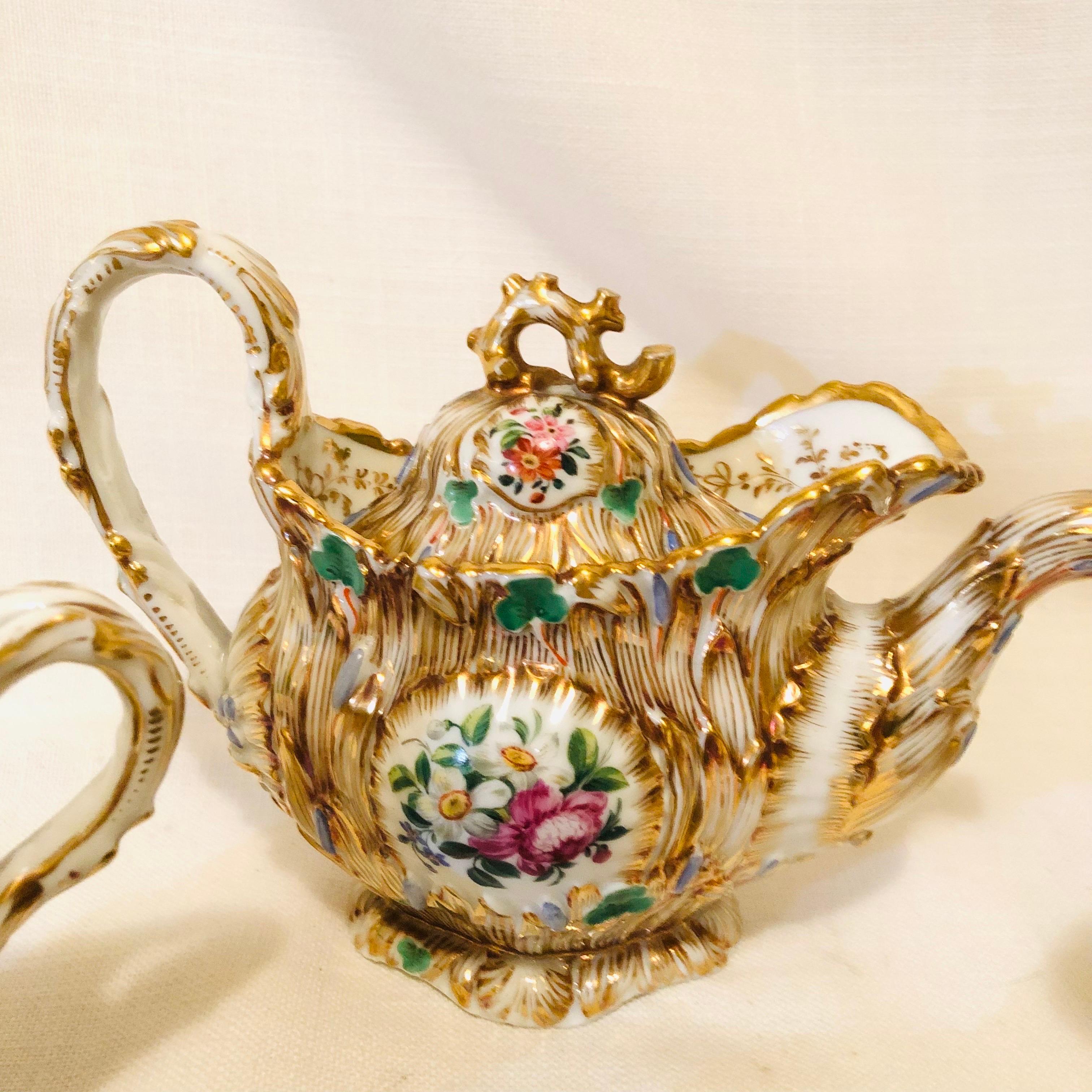 Peint à la main Service à thé en porcelaine Jacob Petit Paris avec décoration rococo dorée et colorée en vente