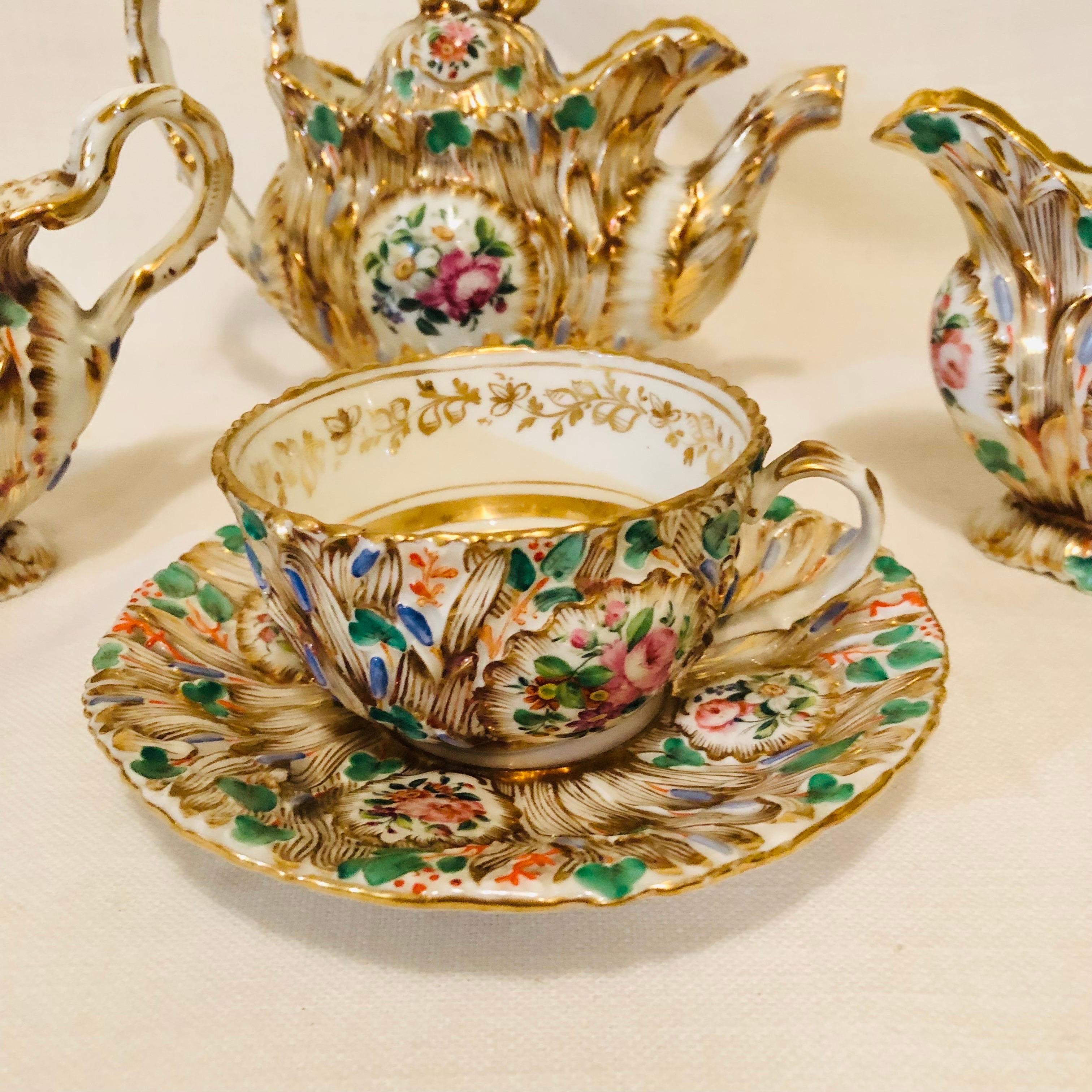 Service à thé en porcelaine Jacob Petit Paris avec décoration rococo dorée et colorée en vente 1