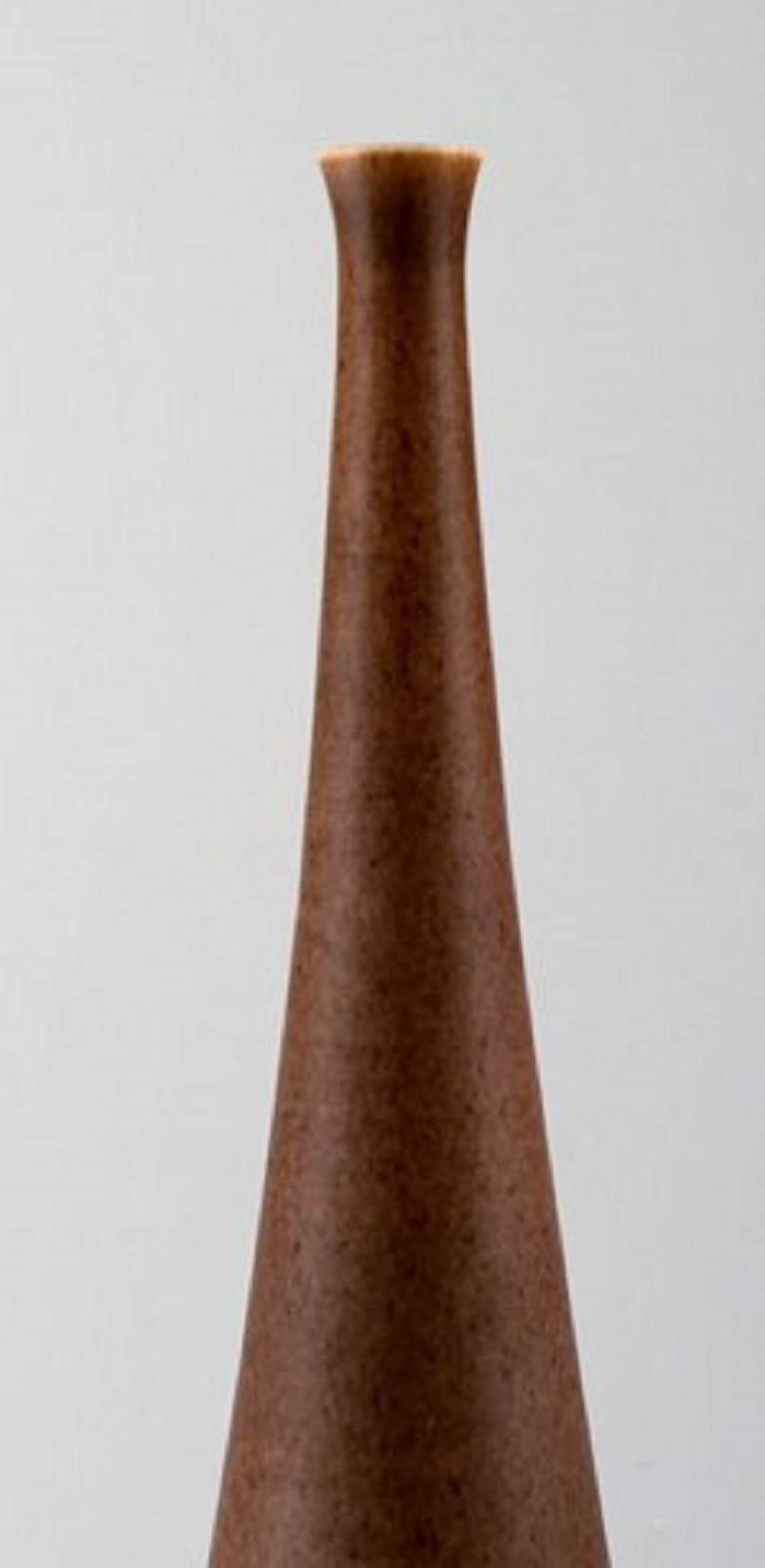 Jacob Siv for Syco, Strömstad, Swedish ceramist.
Large beautiful ceramic vase with narrow neck, glaze in brown shades.
Measures: 36.5 cm.
Stamped.
In perfect condition.