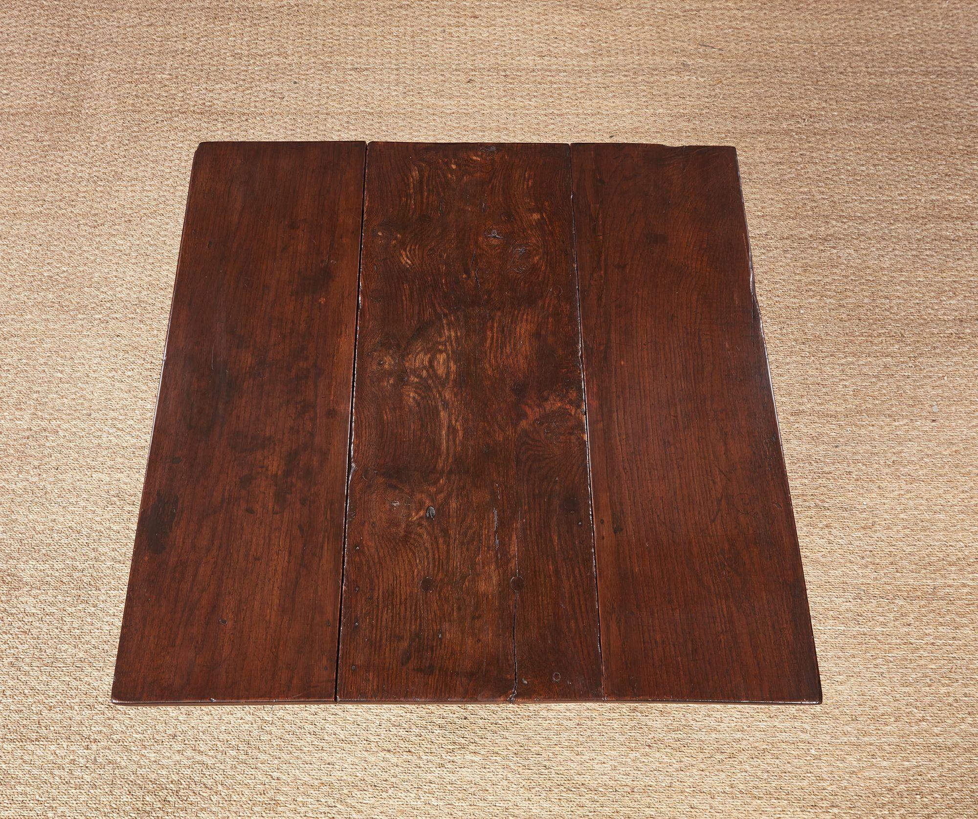 Jacobean Bobbin Leg Drop Leaf Tisch (Jakobinisch) im Angebot