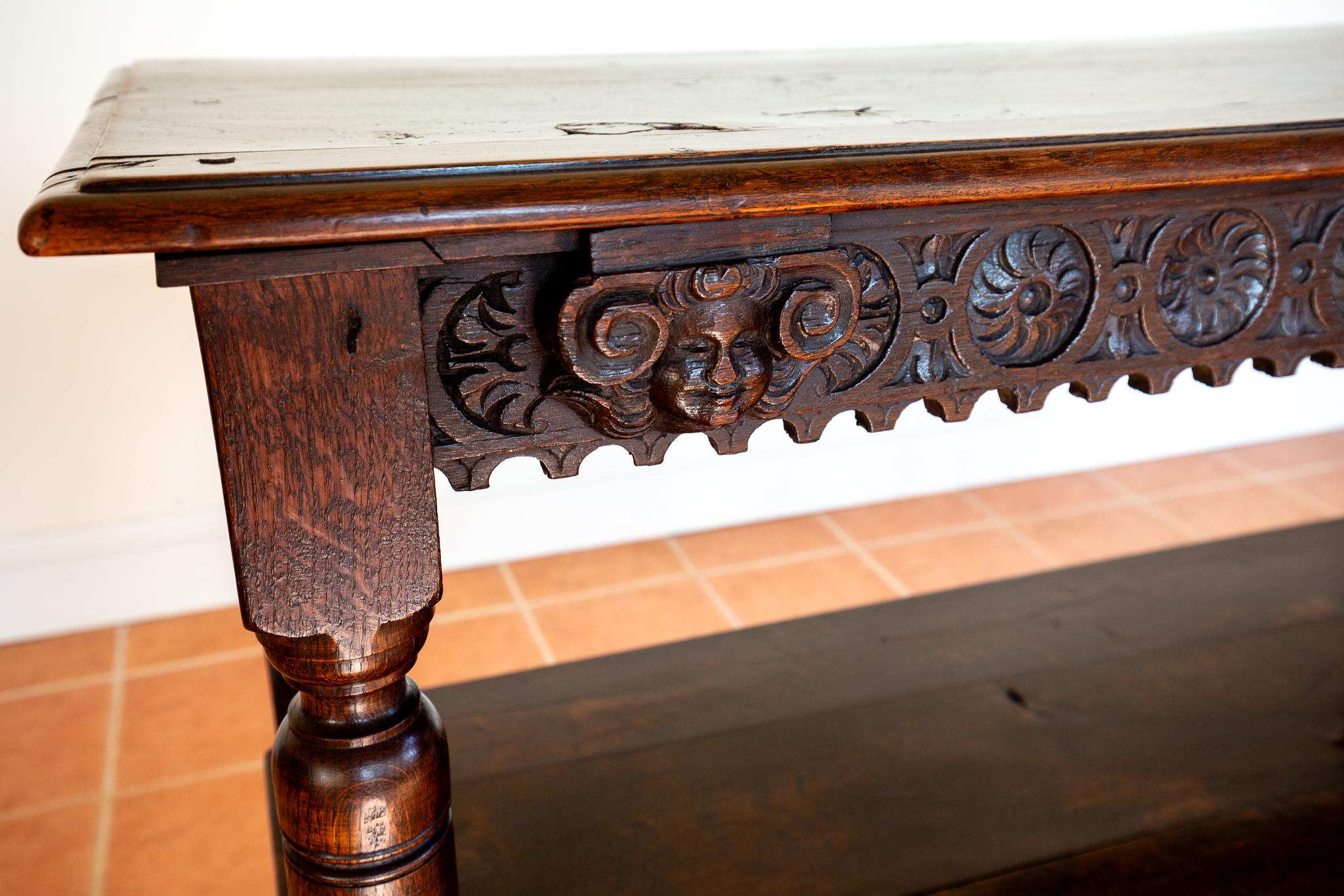 Jacobeo País Roble Tallado Corte Escalonado Armario Servidor Buffet Expositor Británico en venta