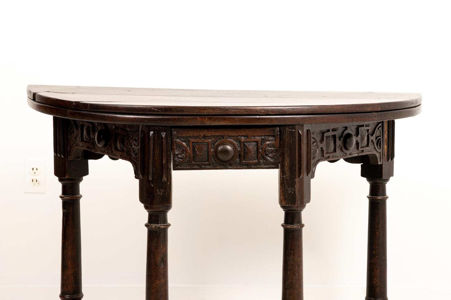 Table pliante jacobéenne 4