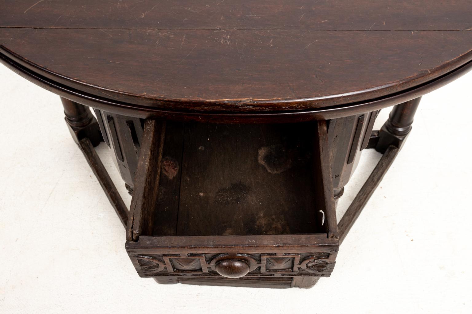 Table pliante jacobéenne 6