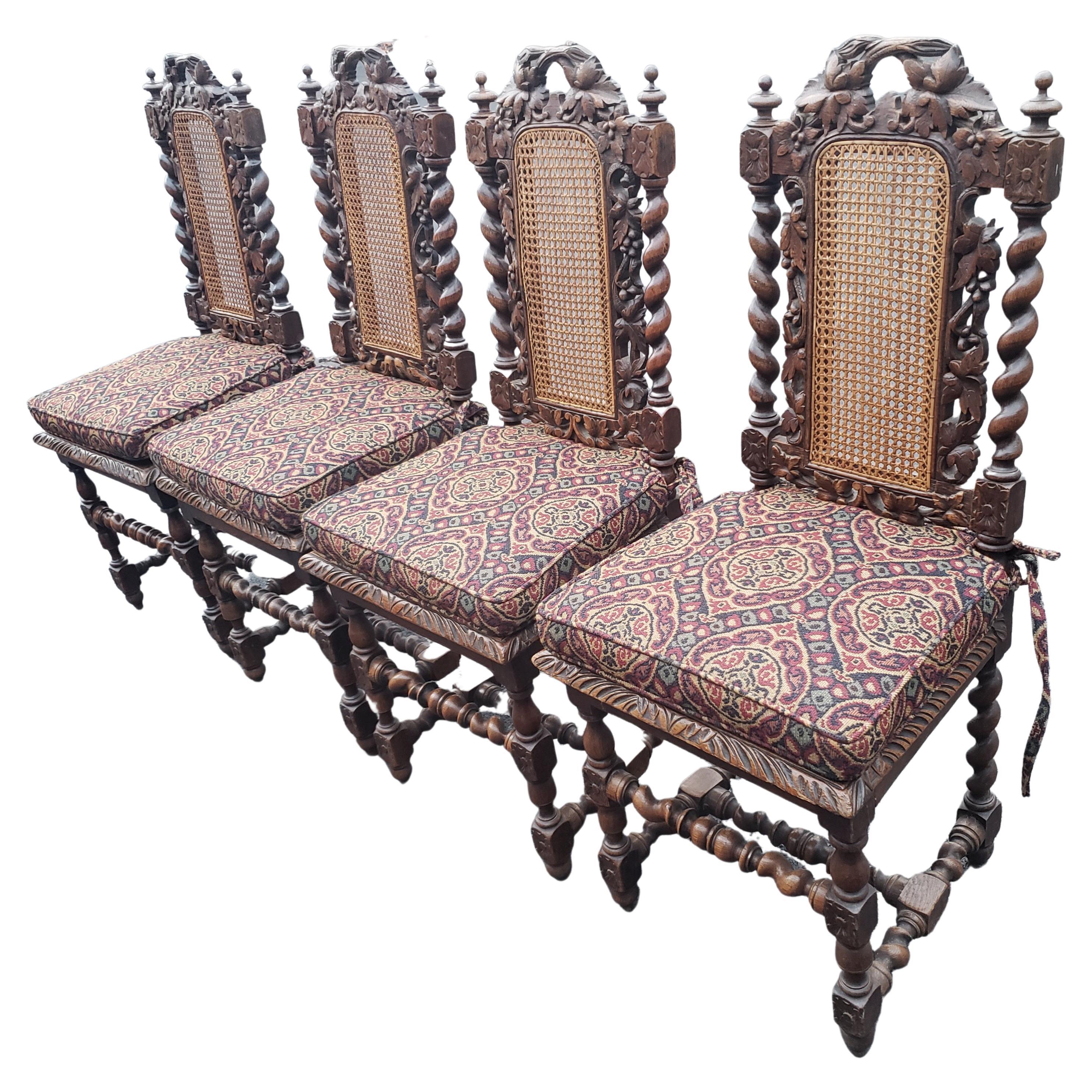 Jacobéen Chaises cannées en chêne torsadé de Jacobean, sculptées à la main, lot de 4 en vente