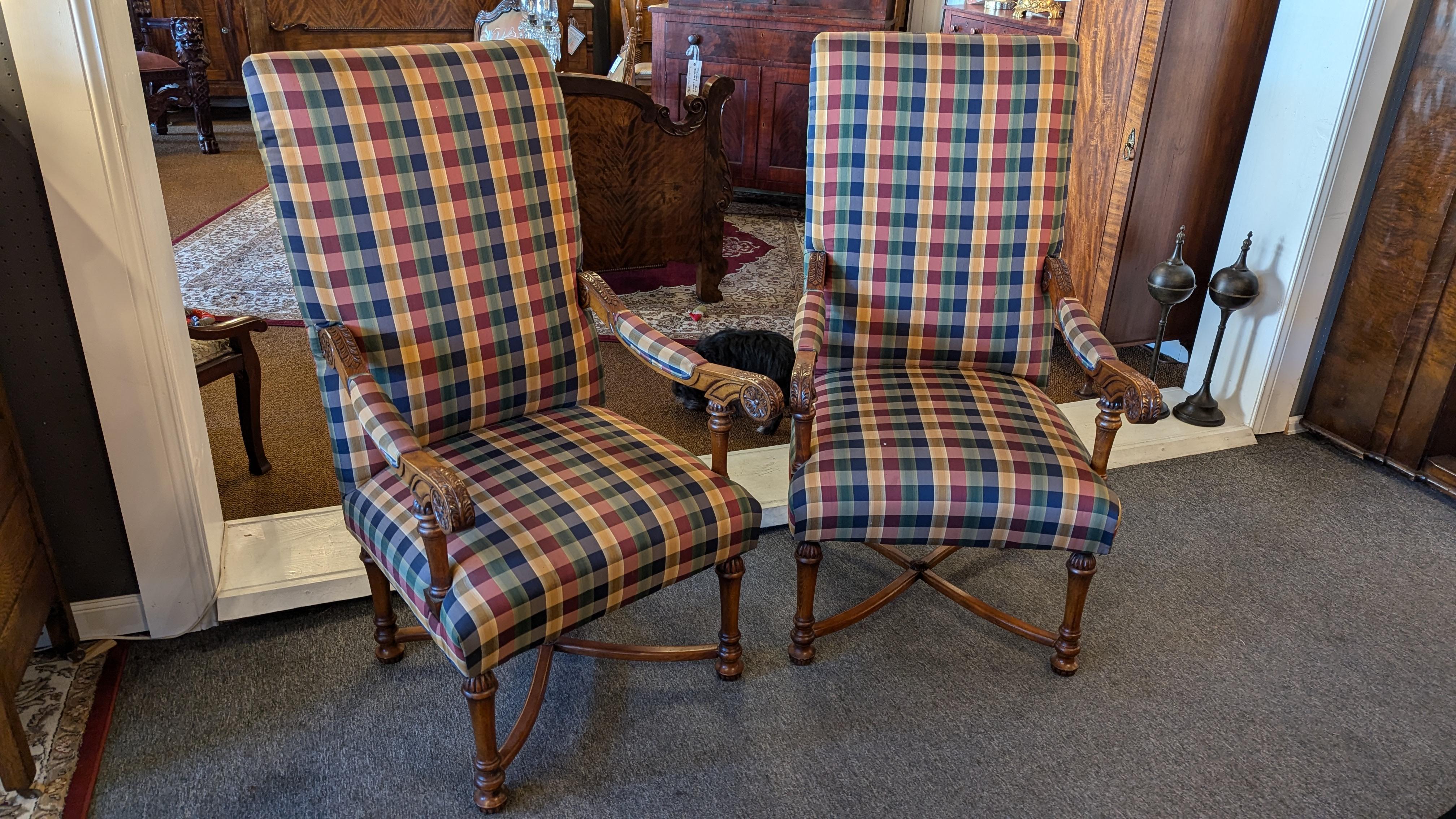 Paire de grands fauteuils Jacobean en vente 1