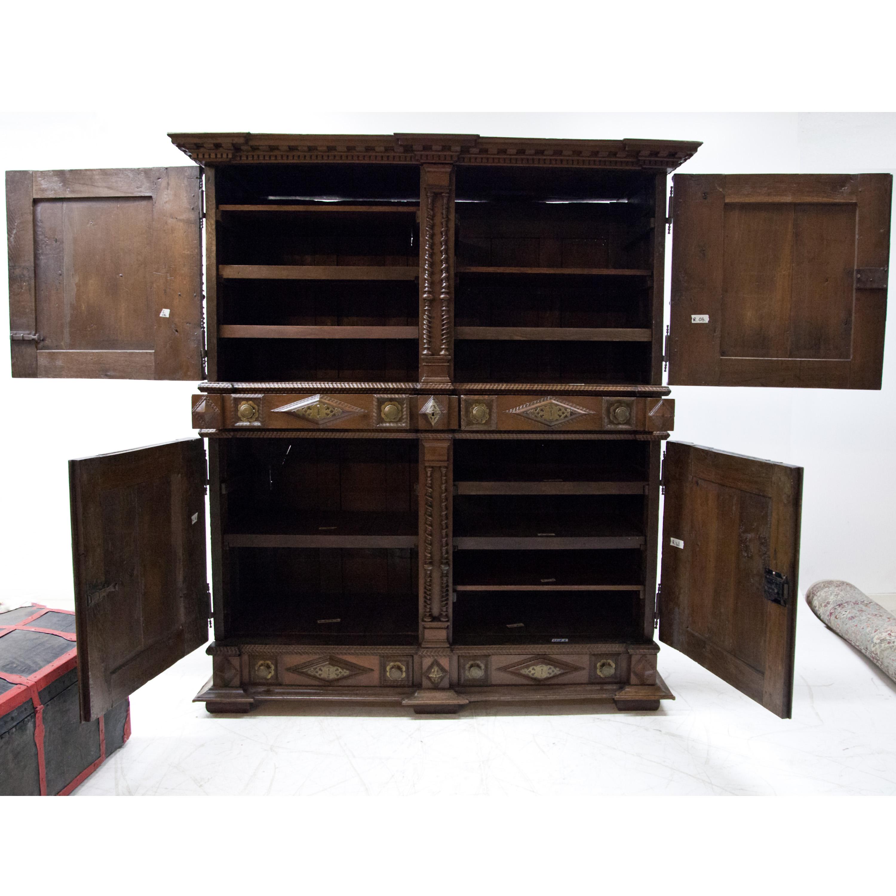 Oak Cabinet, France, Haute Bretagne Late 17th Century For Sale 3