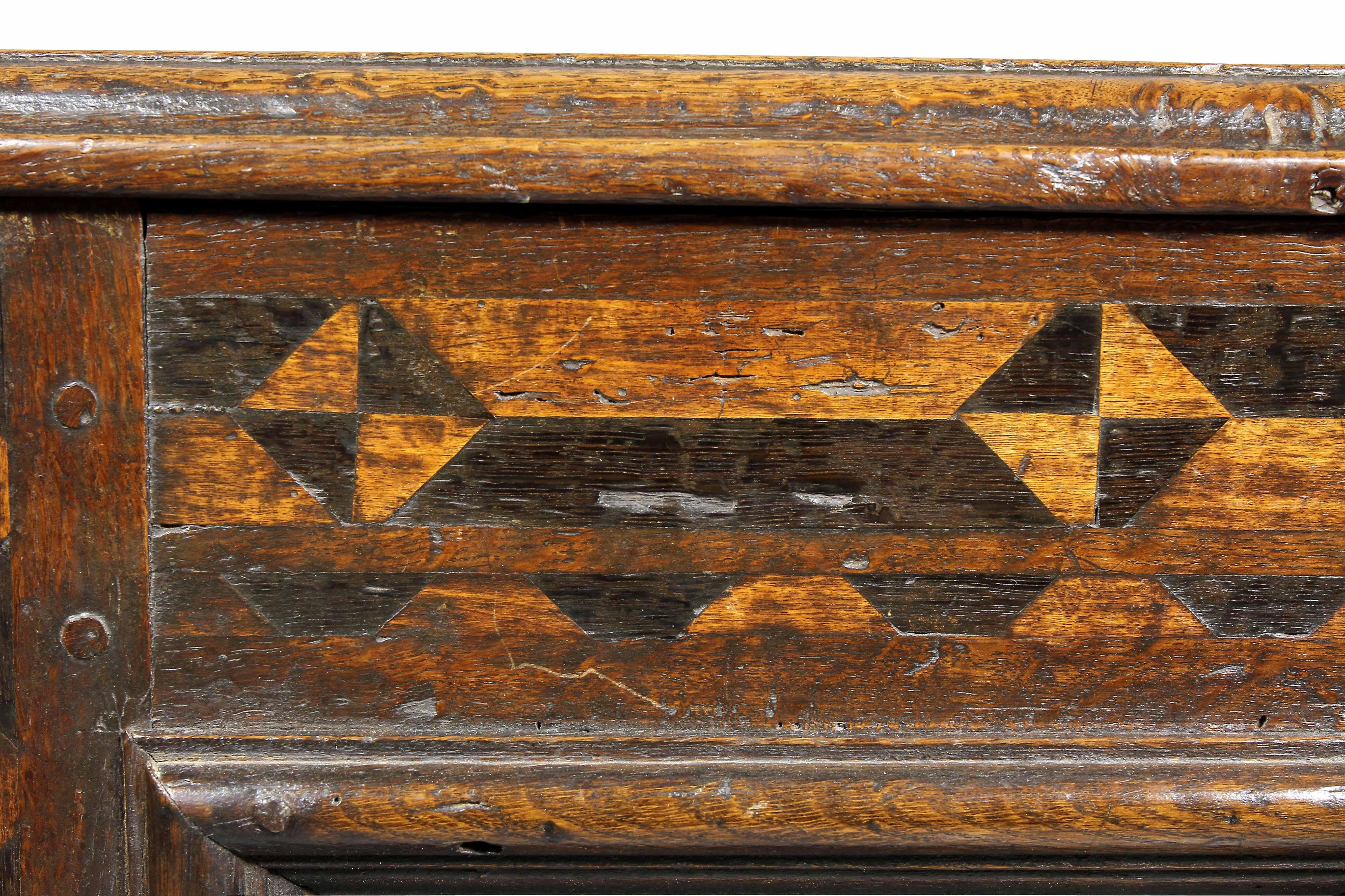 Jacobean Oak Coffer In Good Condition For Sale In Essex, MA