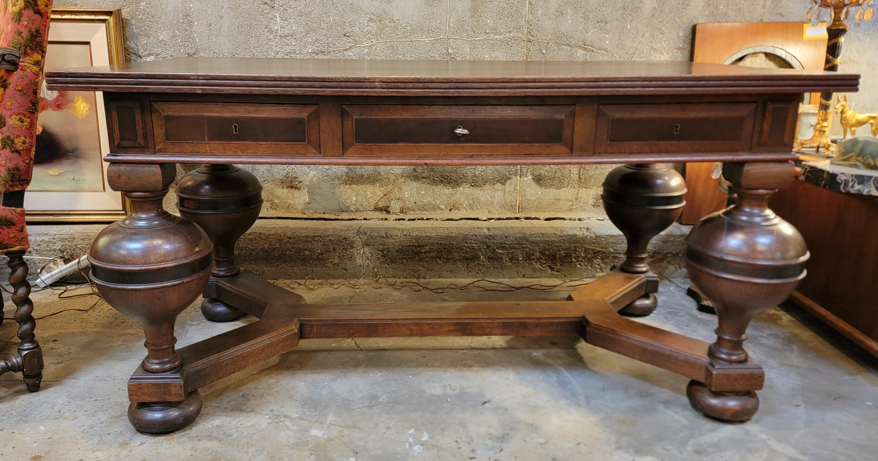 Bureau / Table de bibliothèque en Oak Jacobean Début du 20e siècle en vente 9