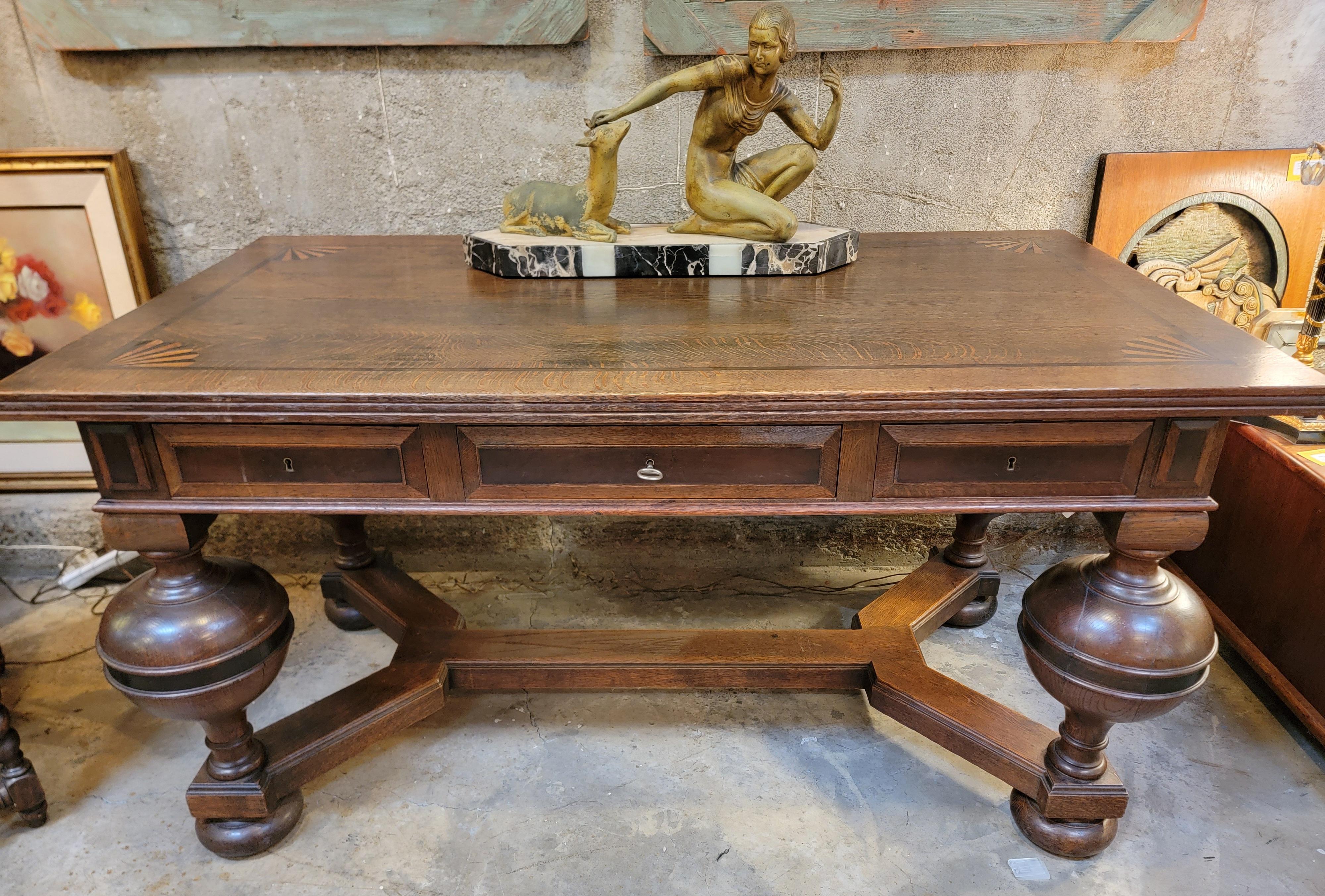 Jacobean Oak Desk / Library Table Early 20th Century In Good Condition For Sale In Fulton, CA