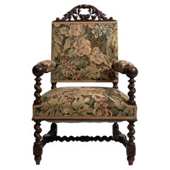 Sillón tapizado con motivos florales de roble de estilo jacobino