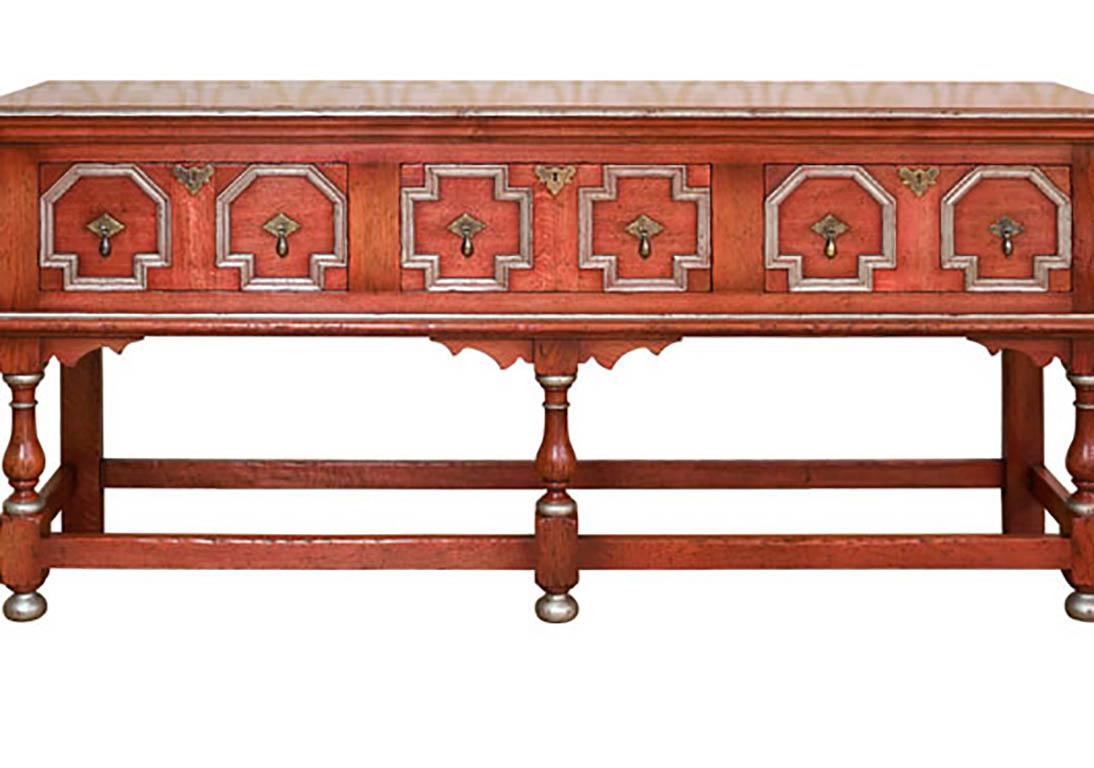 Jacobean Sideboard-Kommodensockel aus Eiche in Lachsrot/Silber (Englisch) im Angebot