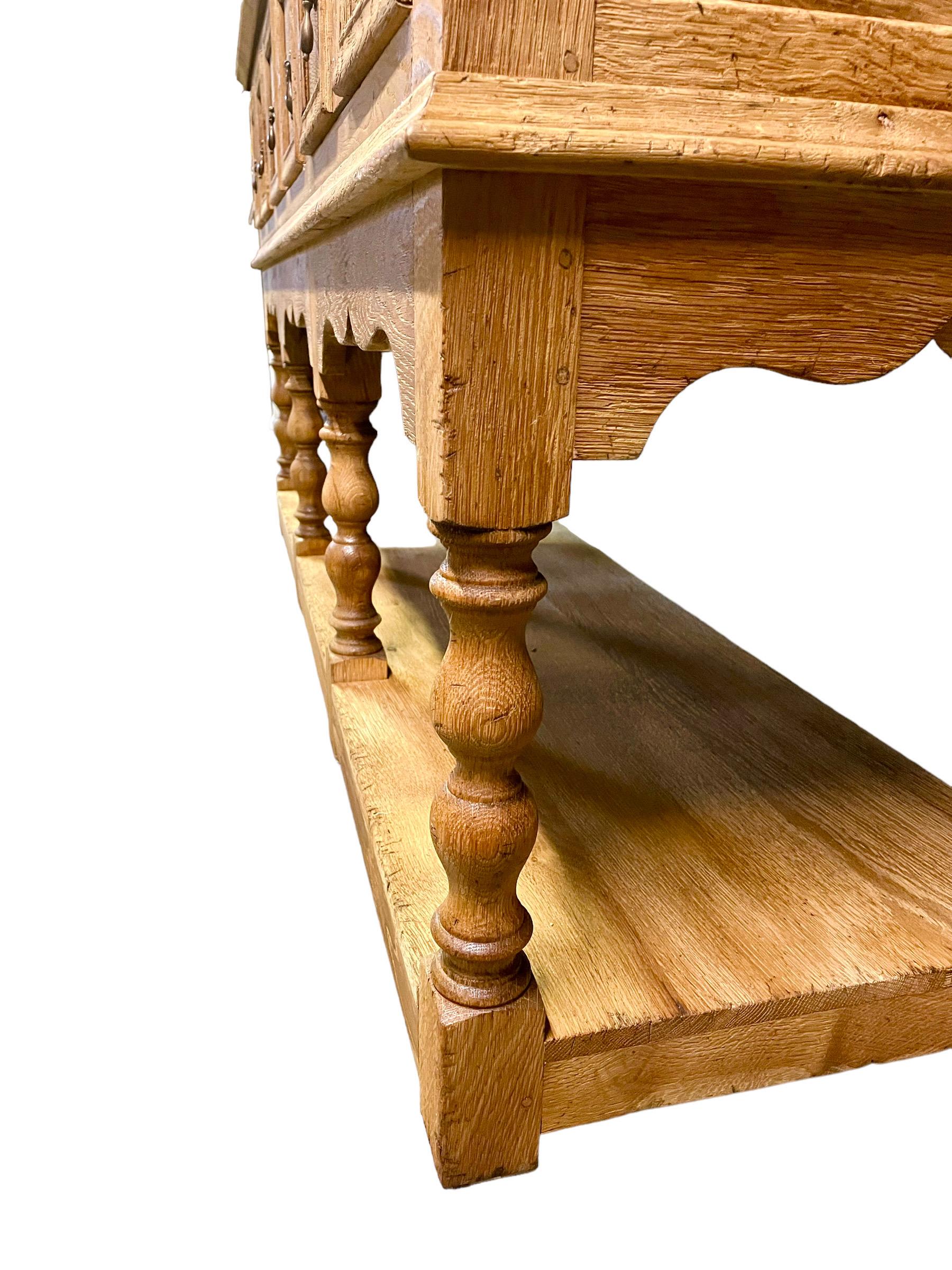 XX secolo Base per credenza in Oak di epoca giacobiana in vendita