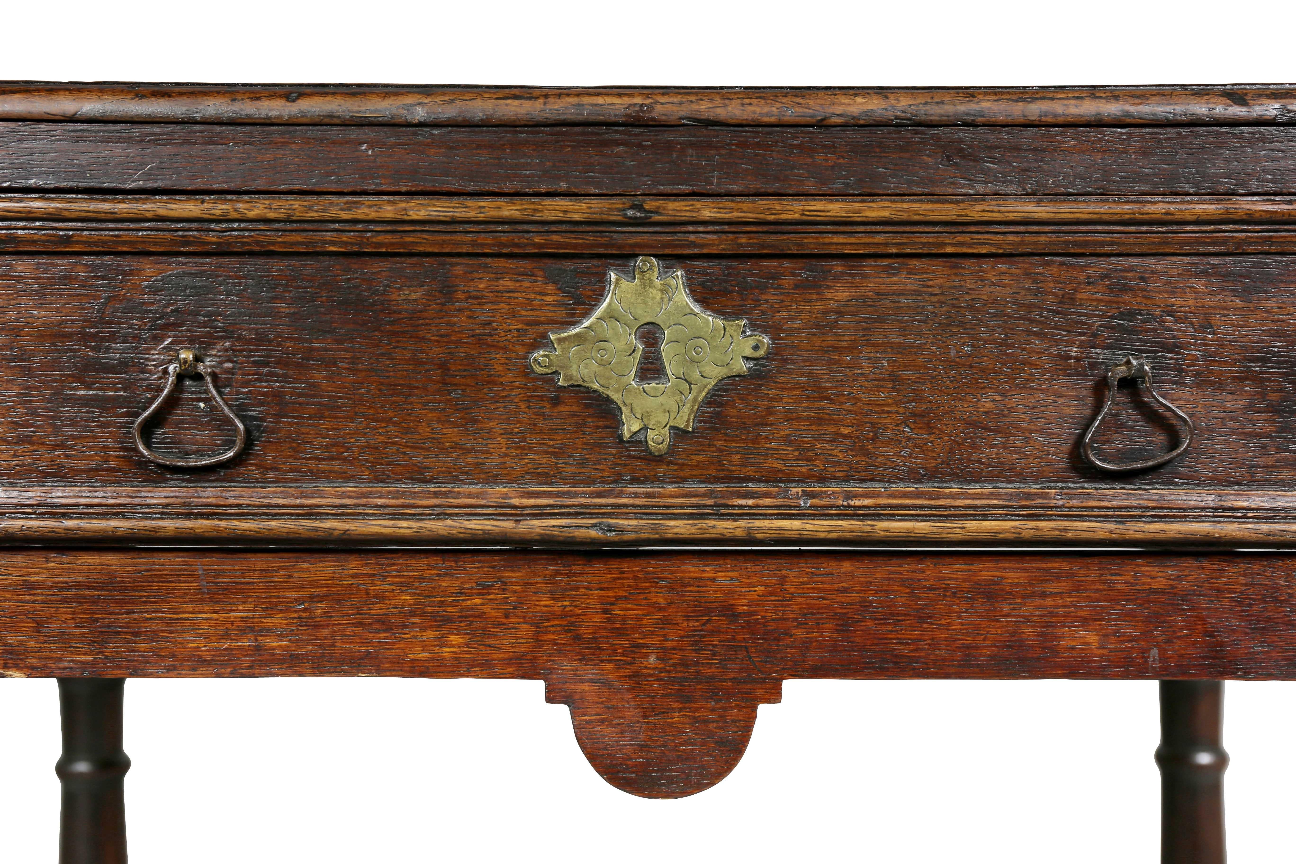 Jacobean Oak Tavern Table In Good Condition In Essex, MA