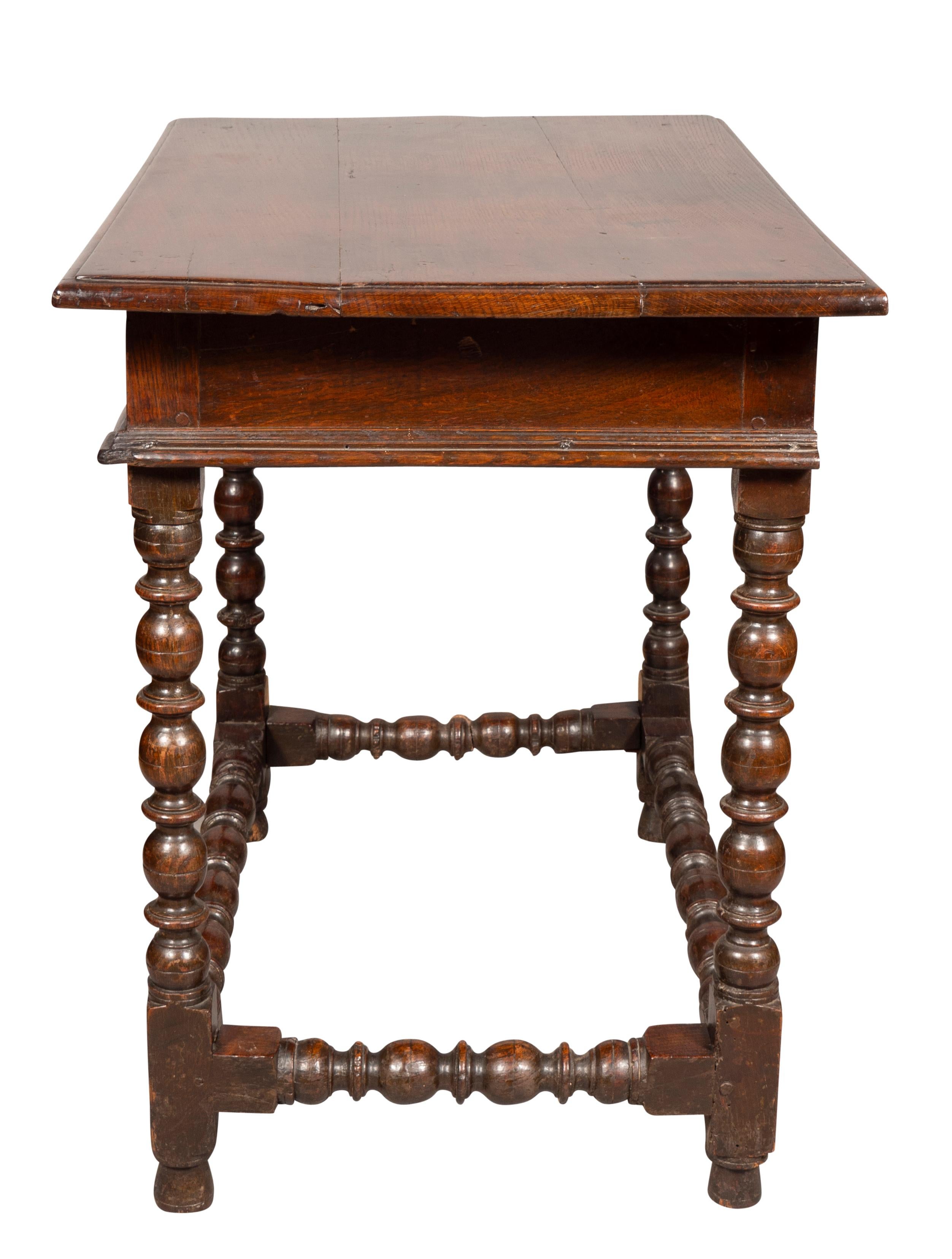 Fin du XVIIe siècle Table de taverne en Oak Oak Jacobean en vente