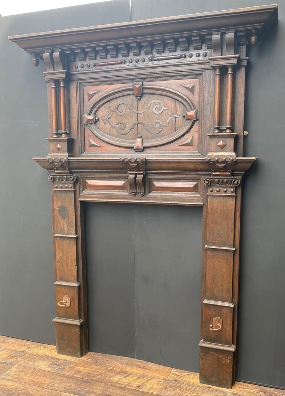 Jacobean Period Carved Oak Mantel In Good Condition For Sale In Wormelow, Herefordshire