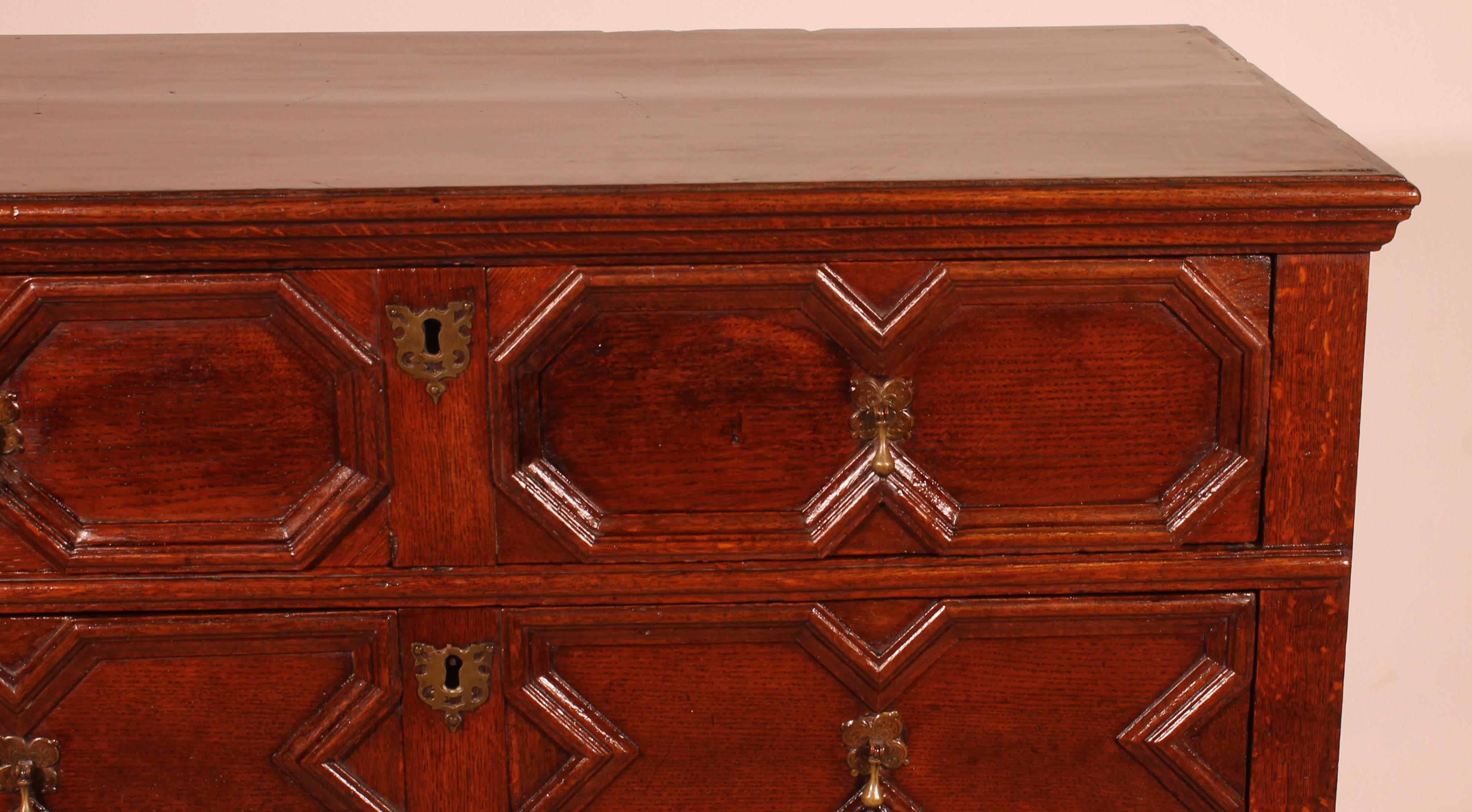 Jacobean Period Chest Of Drawers In Oak From The 17th Century In Good Condition For Sale In Brussels, Brussels