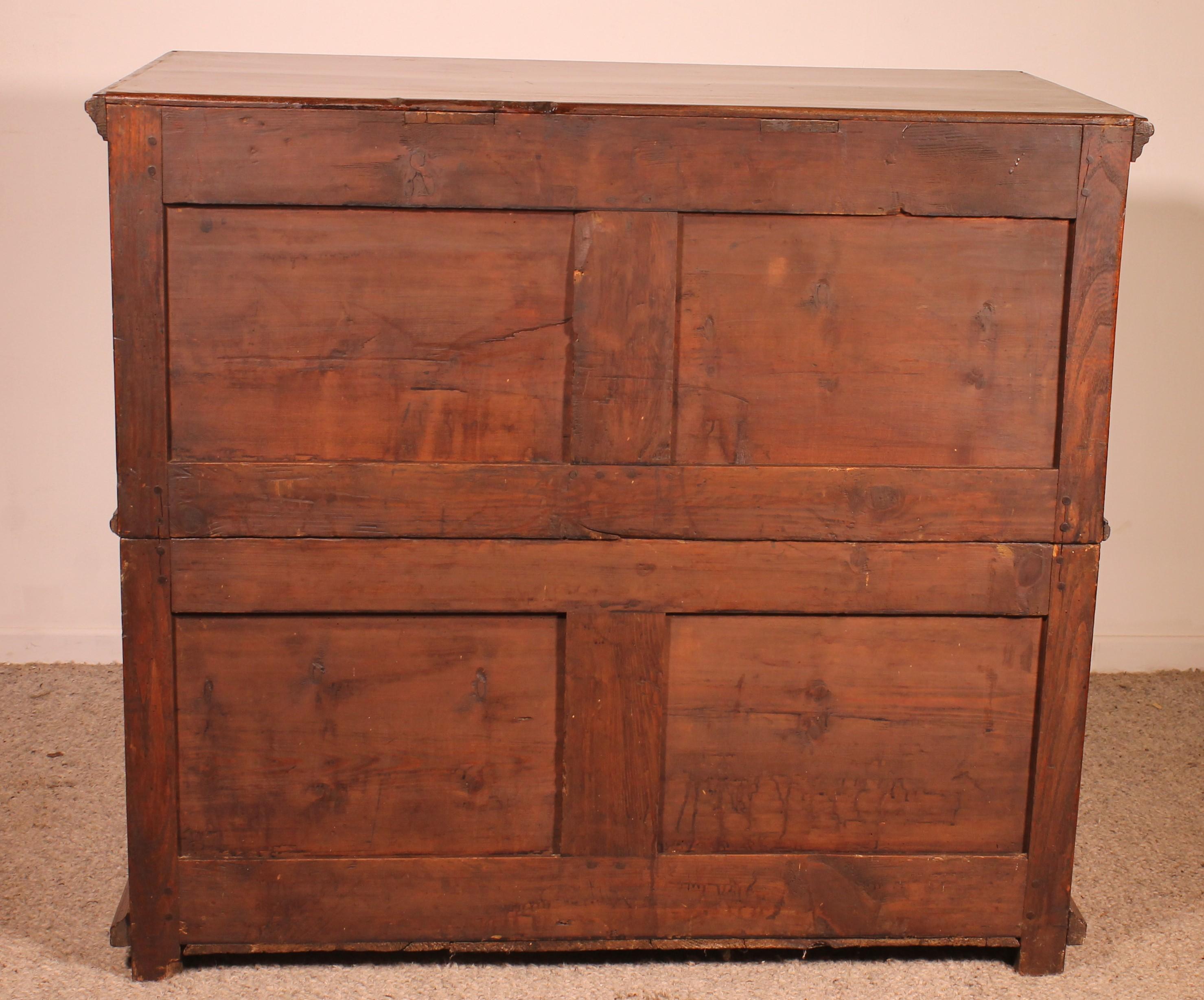 Jacobean Period Chest Of Drawers In Oak From The 17th Century For Sale 4
