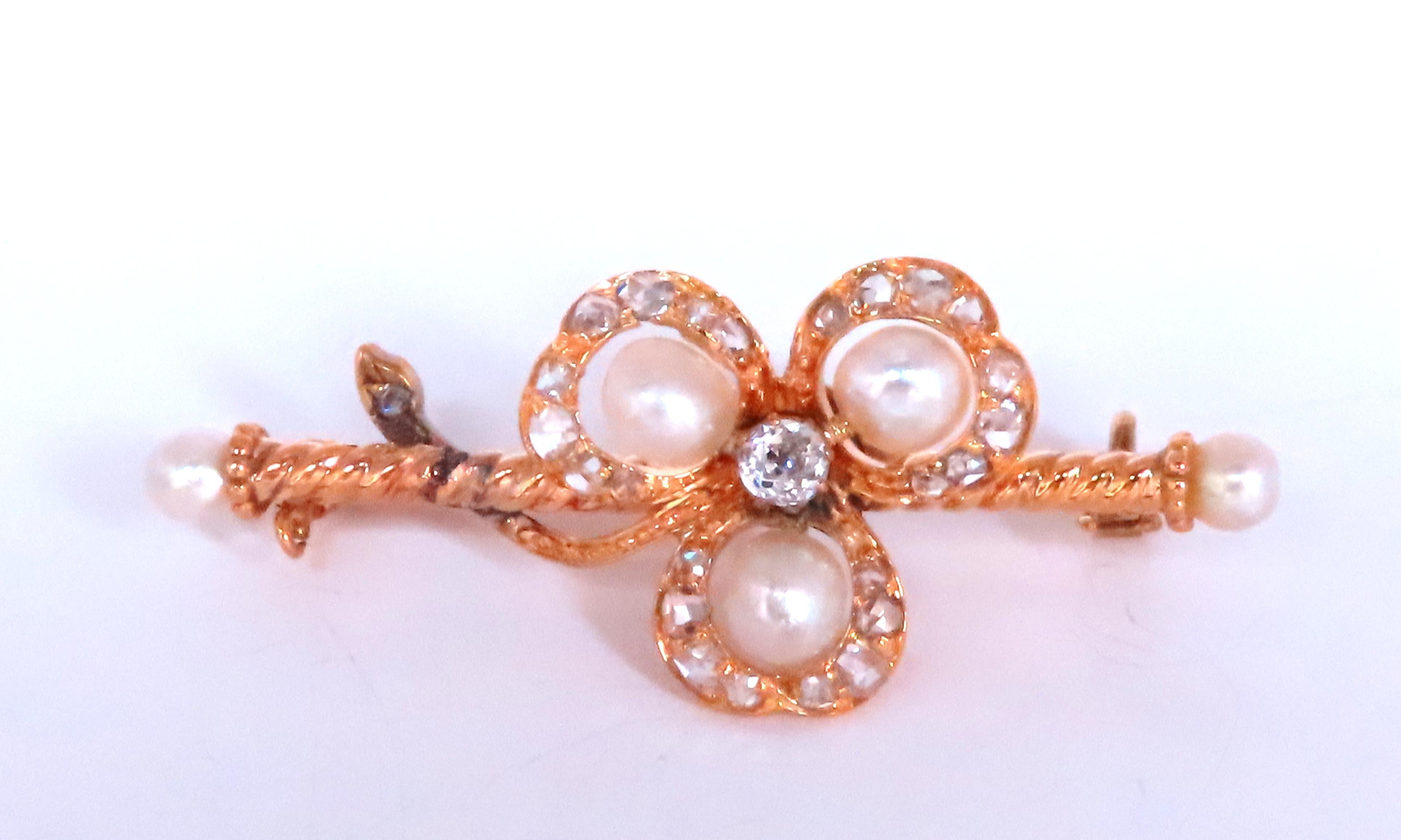 Jacobean revival barley rope twist clover pin
0.30ct  single cut diamonds I-color si-1 clarity
14kt yellow gold 4.4 grams 
1.5 x 0.60 inches 
4.5mm freshwater pearl