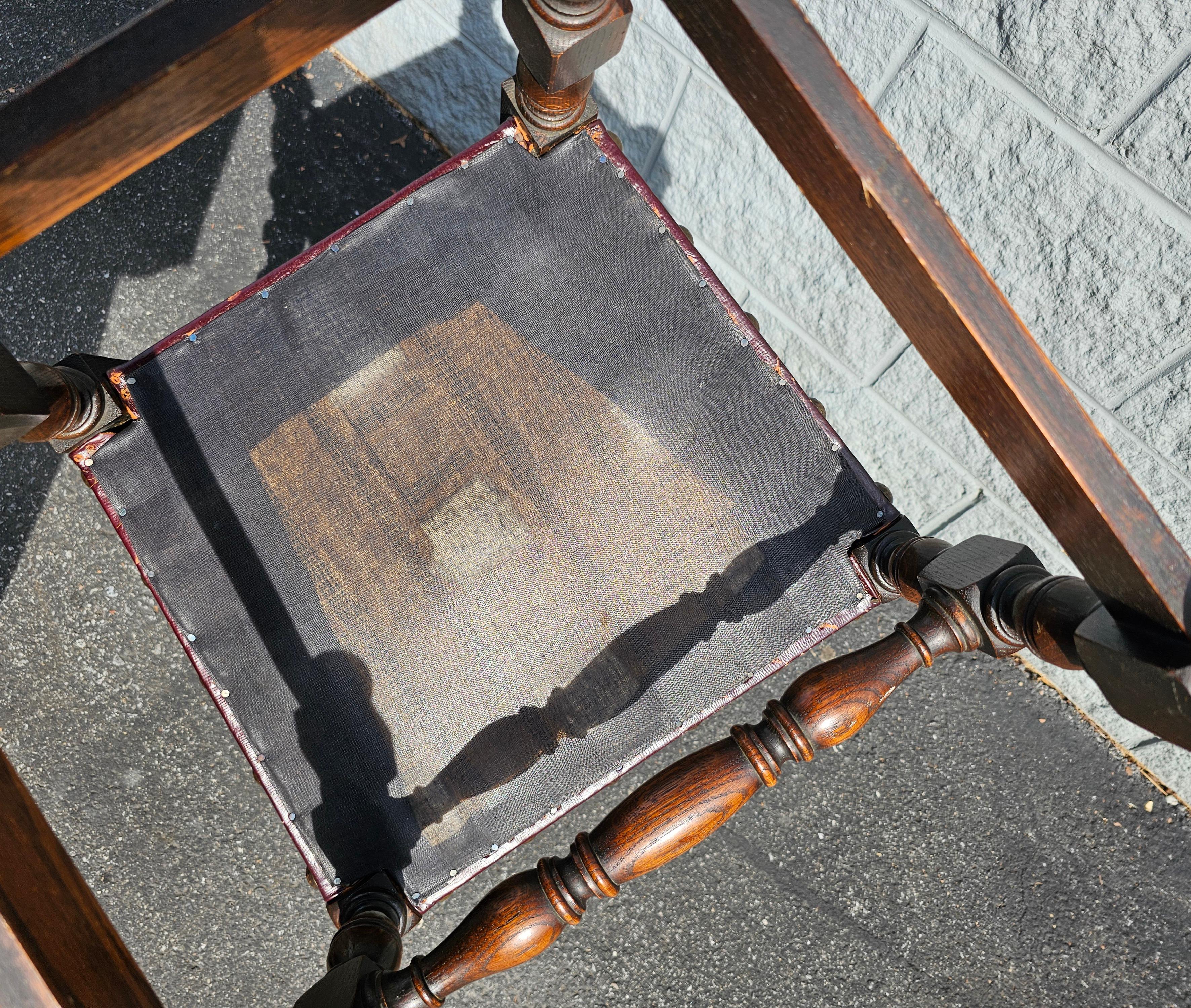 Beistellstuhl aus gepolsterter Eiche im Jacobean-Revival-Stil aus Leder, 19.-20. Jahrhundert (19. Jahrhundert) im Angebot