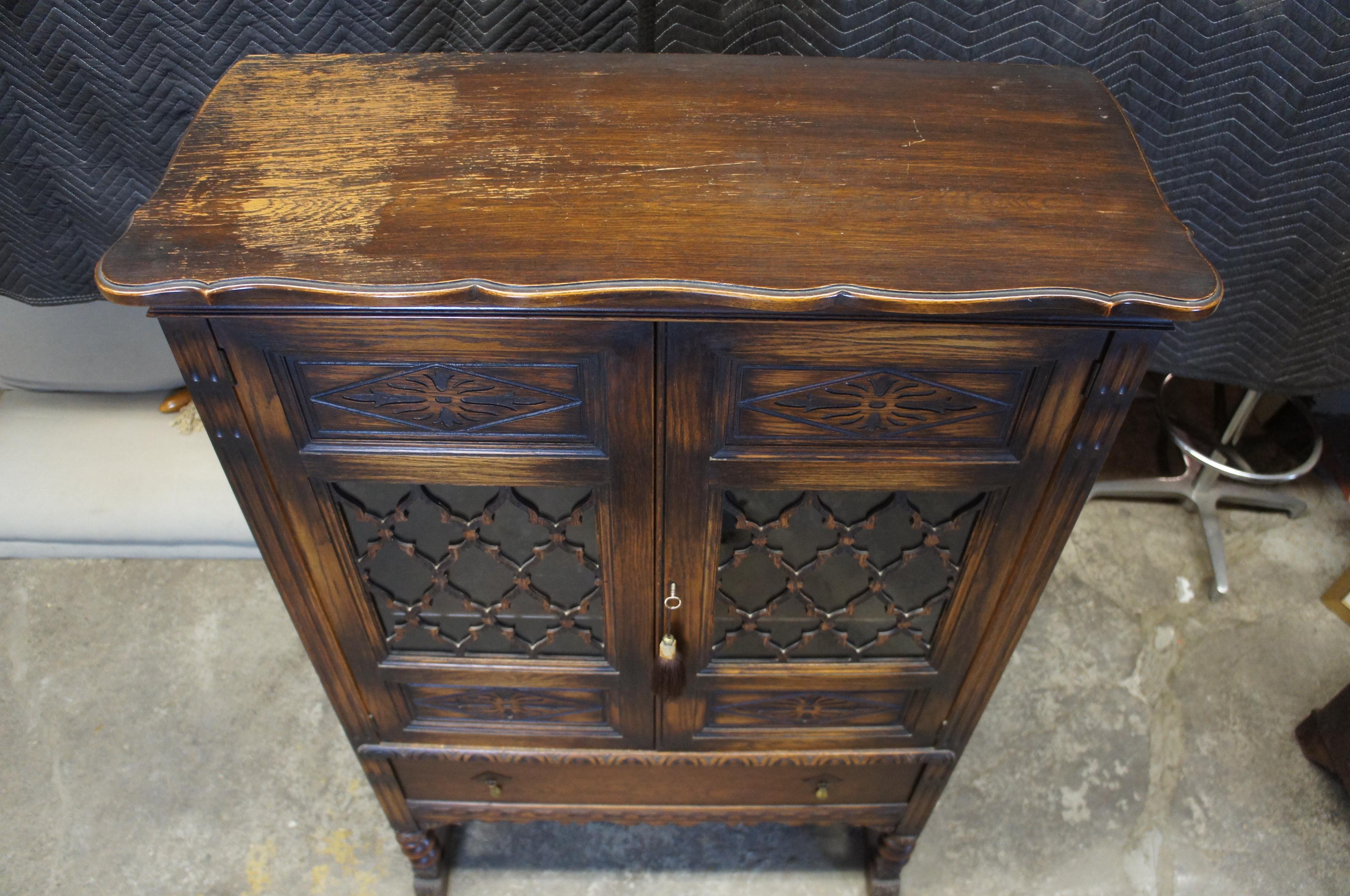 Jacobean Spanish Revival Carved Oak China Hutch Display Cabinet Cupboard In Good Condition In Dayton, OH