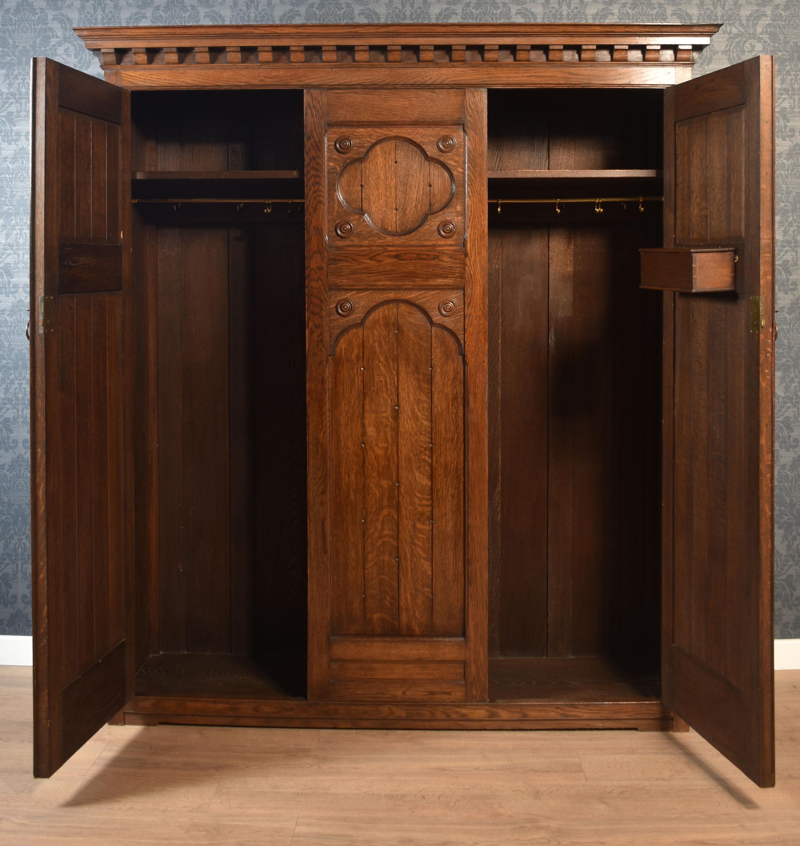 Jacobean style carved oak three door wardrobe In Good Condition For Sale In Cheshire, GB