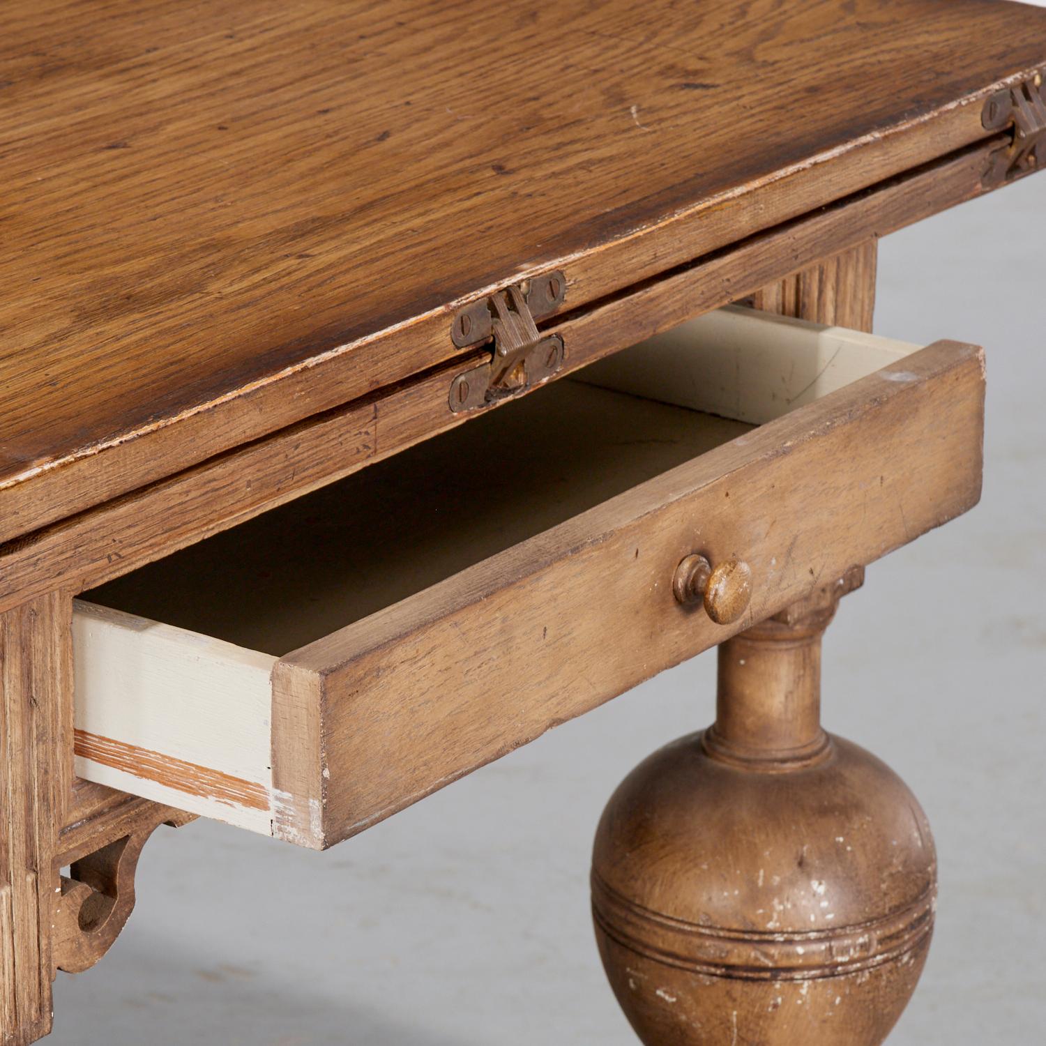 Americano Tavolo allungabile in stile giacobiano in Oak Oak, Baker Furniture (Attrib.) in vendita