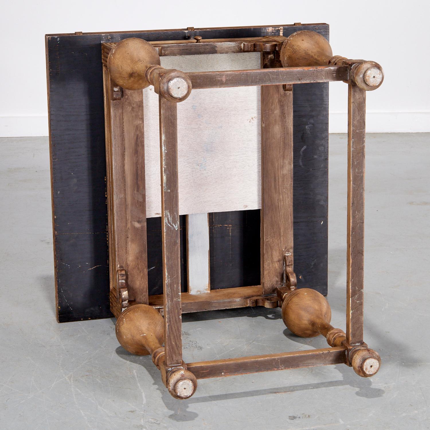 Tavolo allungabile in stile giacobiano in Oak Oak, Baker Furniture (Attrib.) In condizioni buone in vendita a Morristown, NJ