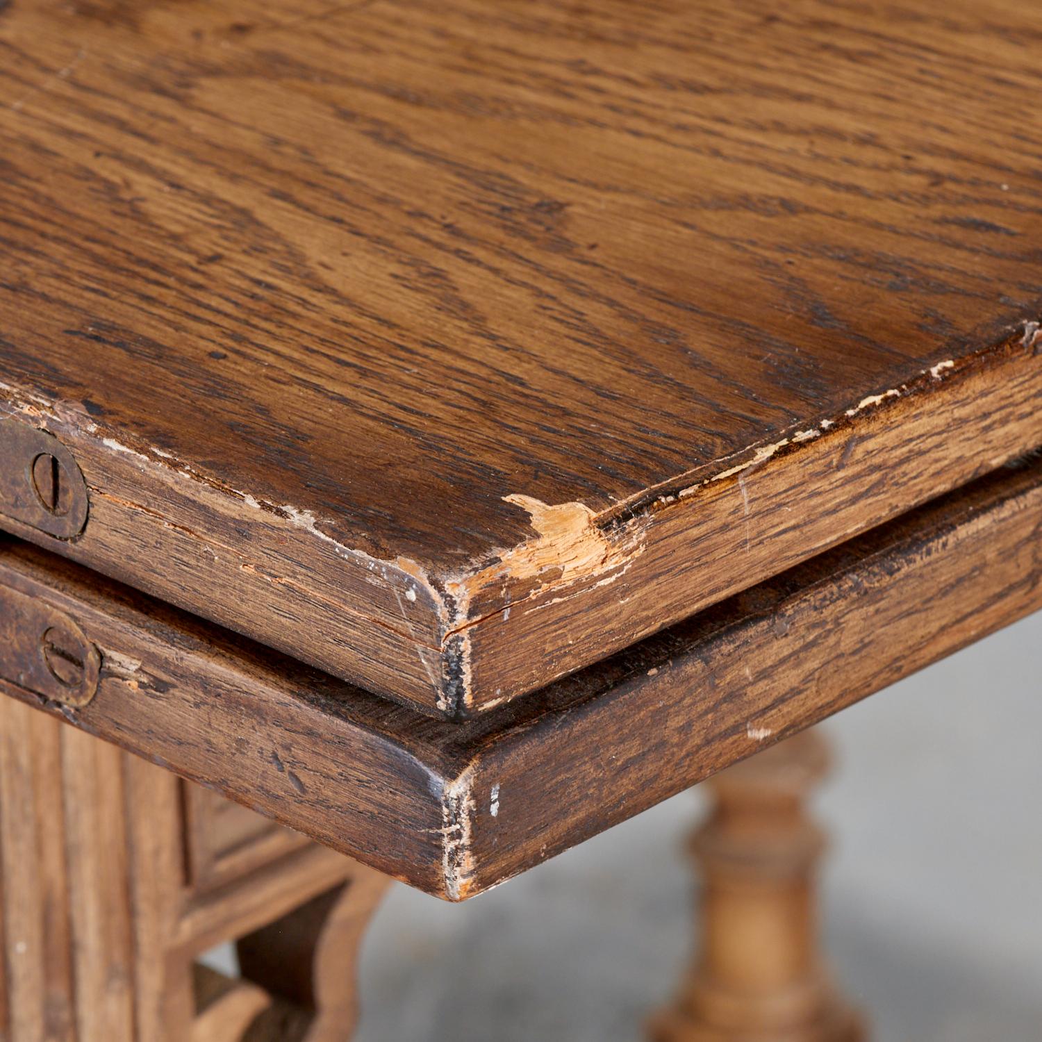 Metà XX secolo Tavolo allungabile in stile giacobiano in Oak Oak, Baker Furniture (Attrib.) in vendita