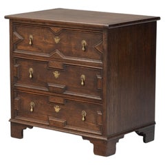 Coffre en chêne de style jacobéen