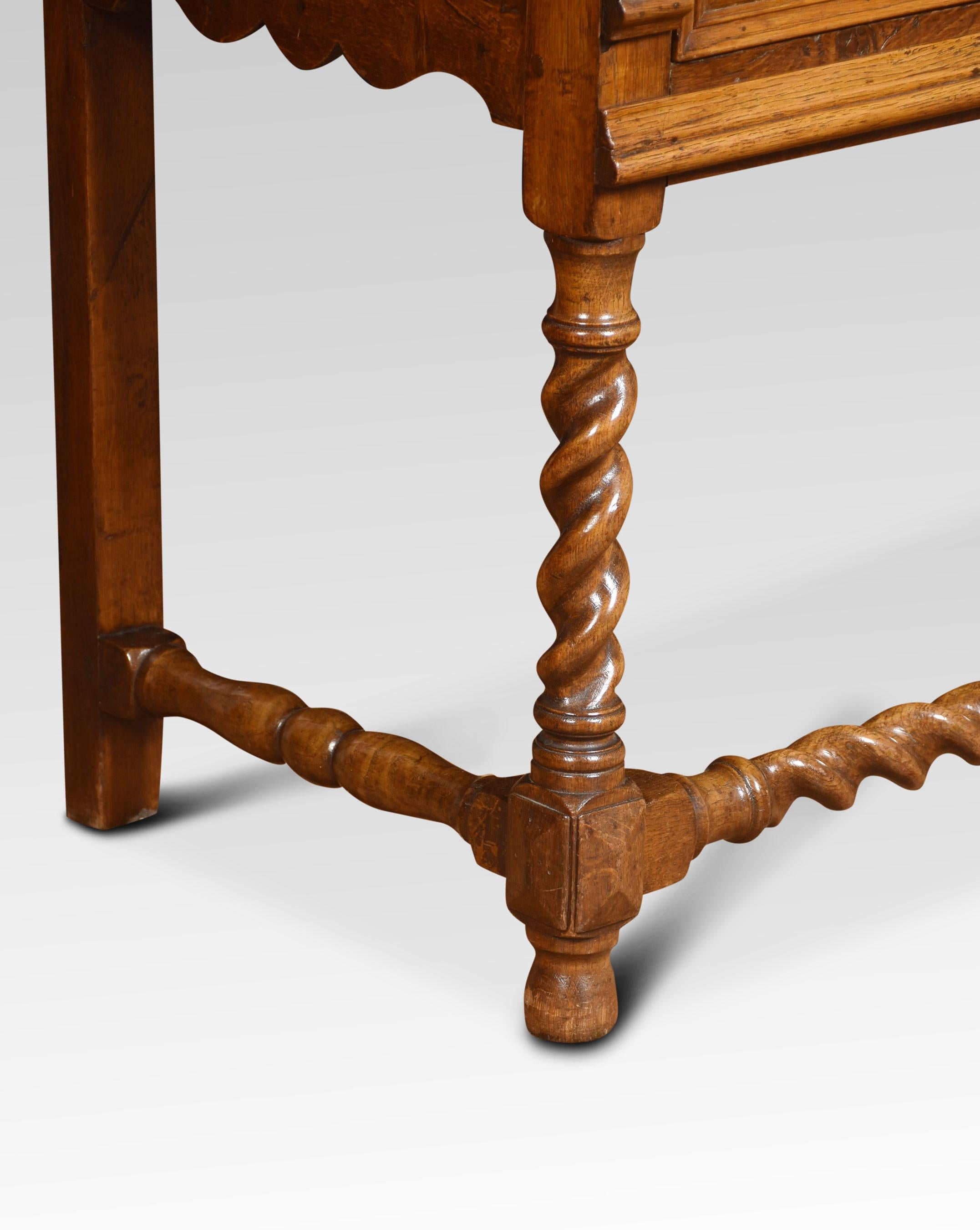 Britannico Comò in stile giacobiano di Oak in vendita