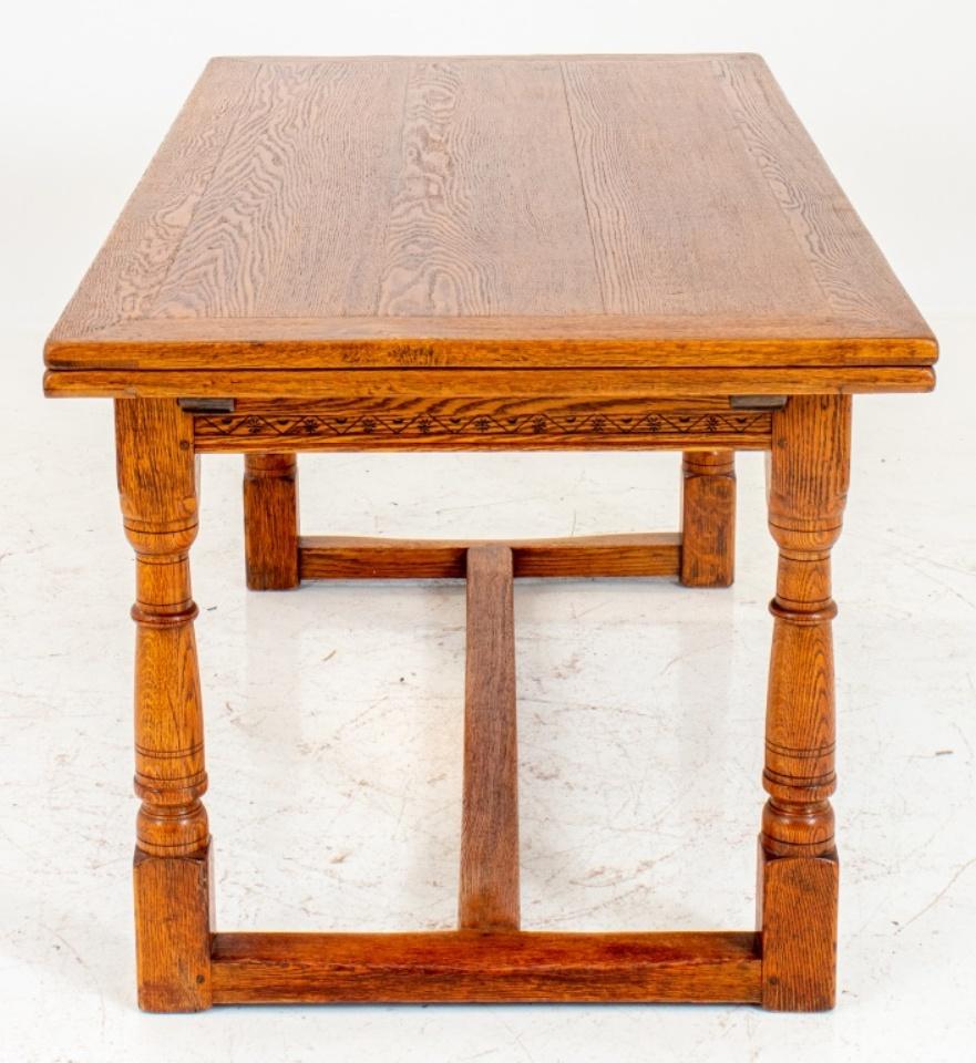 Jacobean Style Oak Extending Dining Table In Good Condition In New York, NY